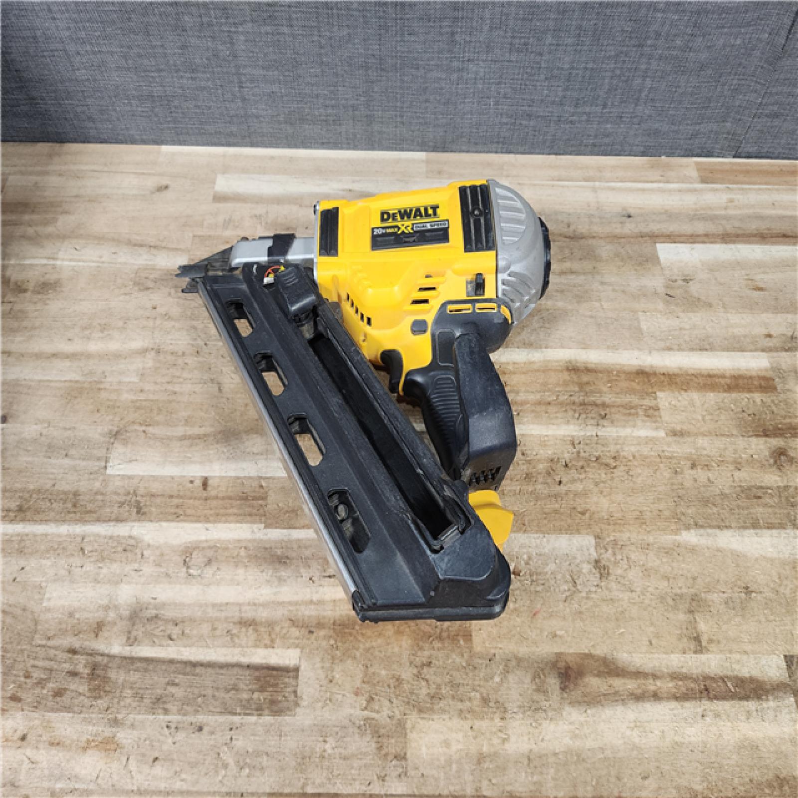HOUSTON LOCATION - AS - IS DEWALT 20V 30 Degree Cordless Framing Nailer (Tool-Only)