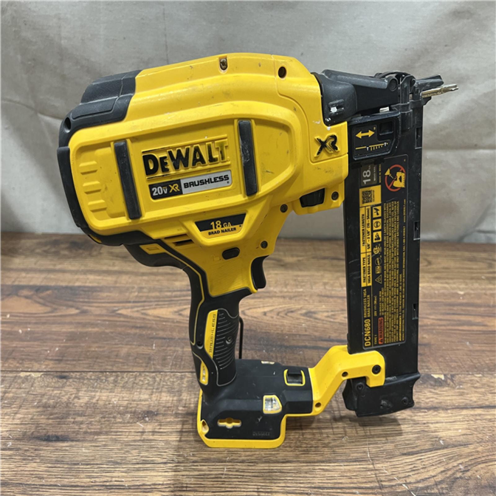 AS-IS DEWALT 20V MAX XR 18 Gauge Brad Nailer Kit