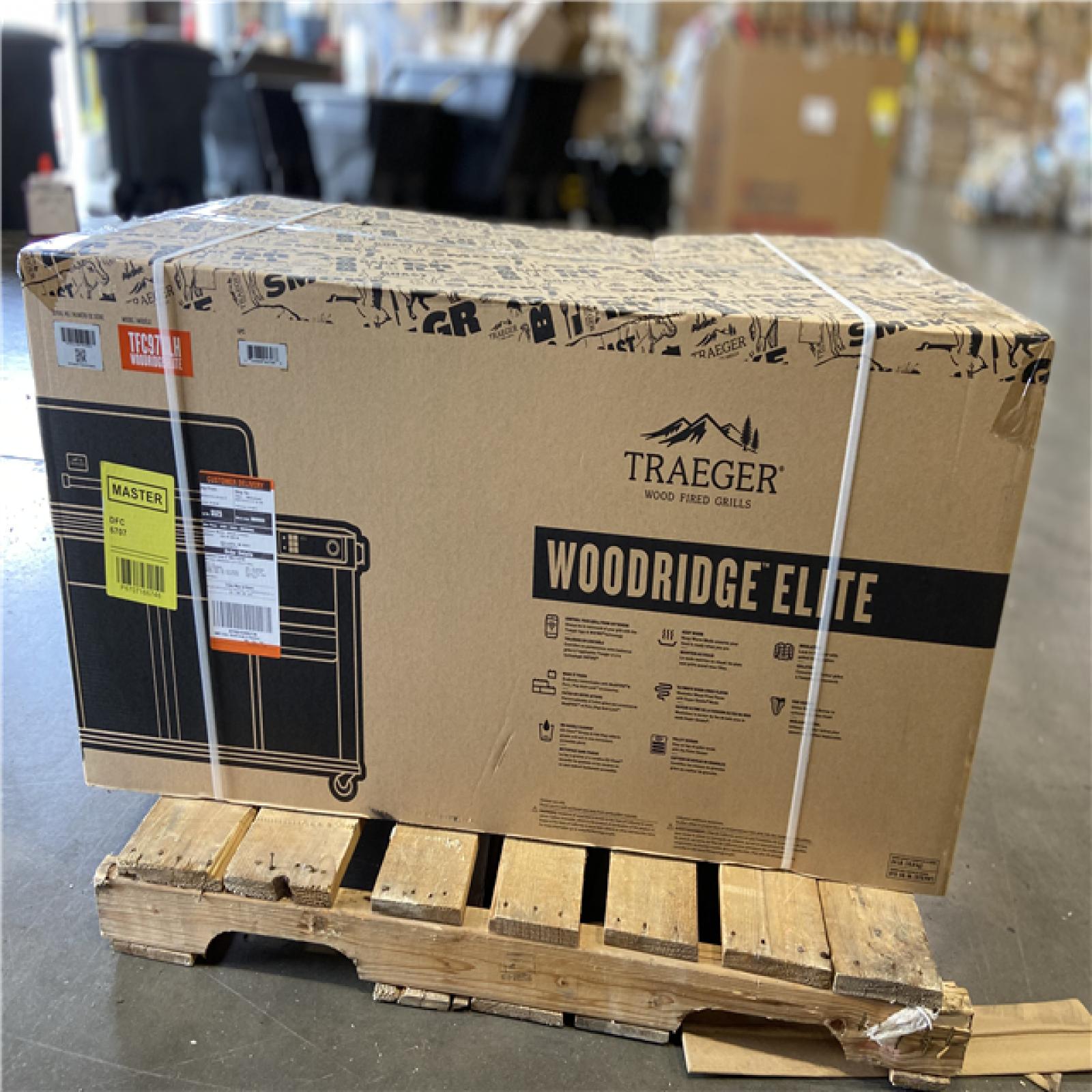 DALLAS LO0CATION - Traeger Woodridge Elite Wi-Fi Pellet Grill and Smoker in Black