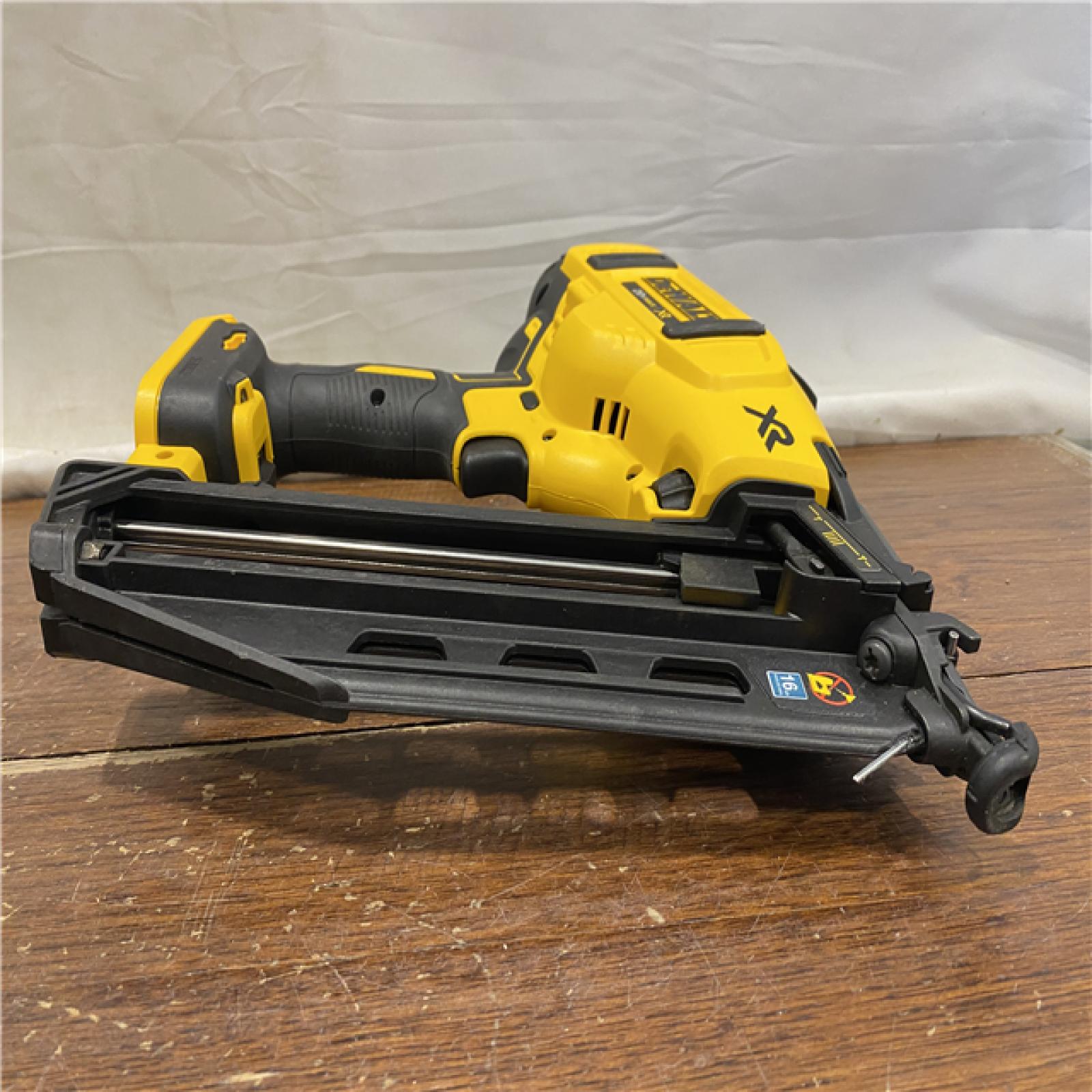 AS-IS DeWalt DCN660D1 20V 16 Gauge Cordless Angled Finish Nailer Kit W/ 2Ah Battery