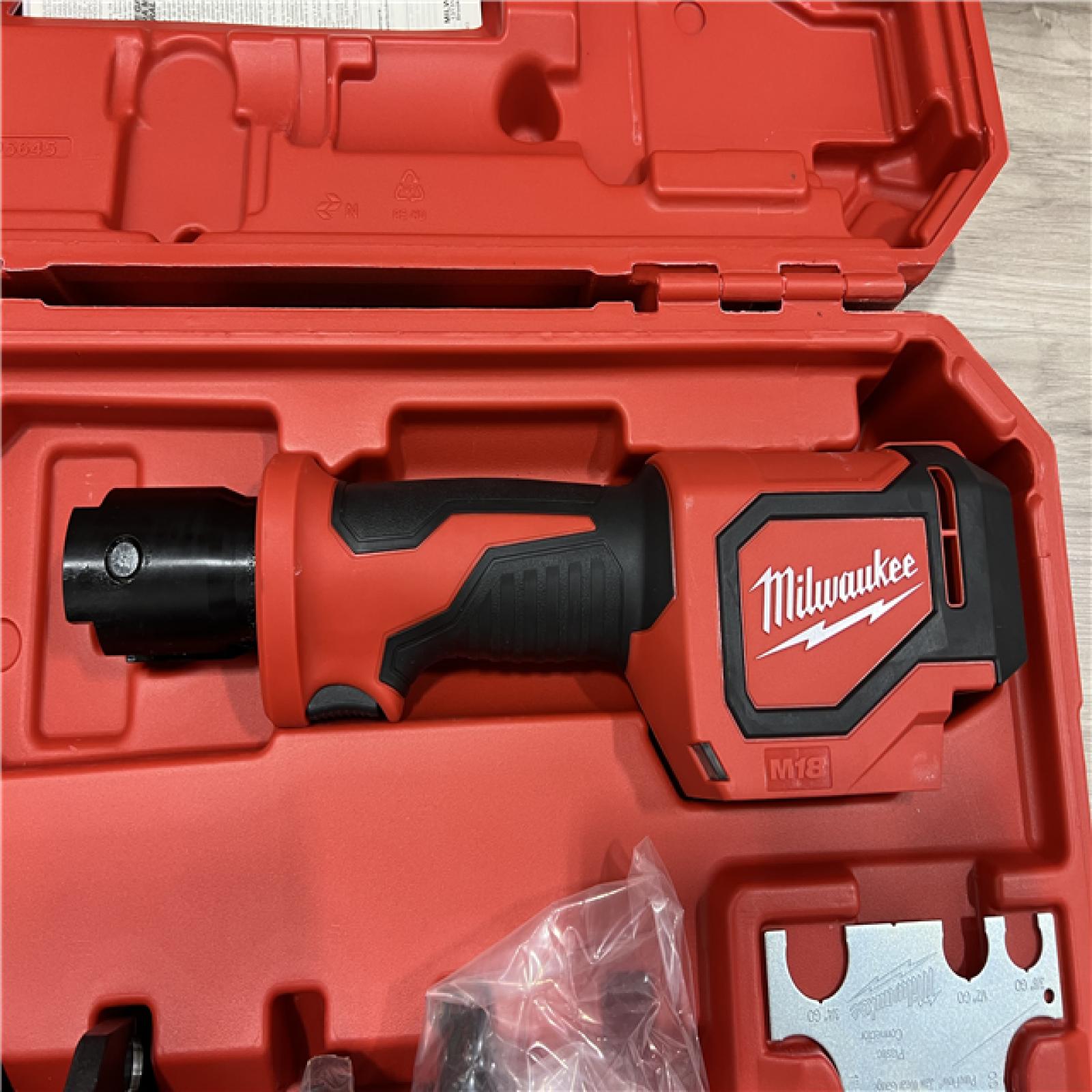 LIKE NEW Milwaukee-2674-22P M18 Short Throw Press Tool Kit W/ Viega PureFlow Jaws