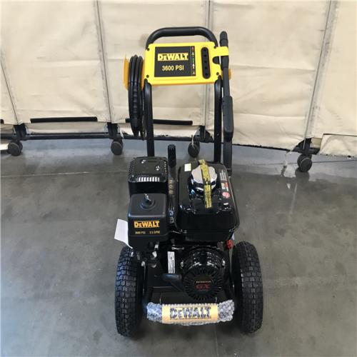 California LIKE-NEW DEWALT 3600 PSI 2.5 GPM Cold Water Gas Professional Pressure Washer with HONDA GX200 Engine