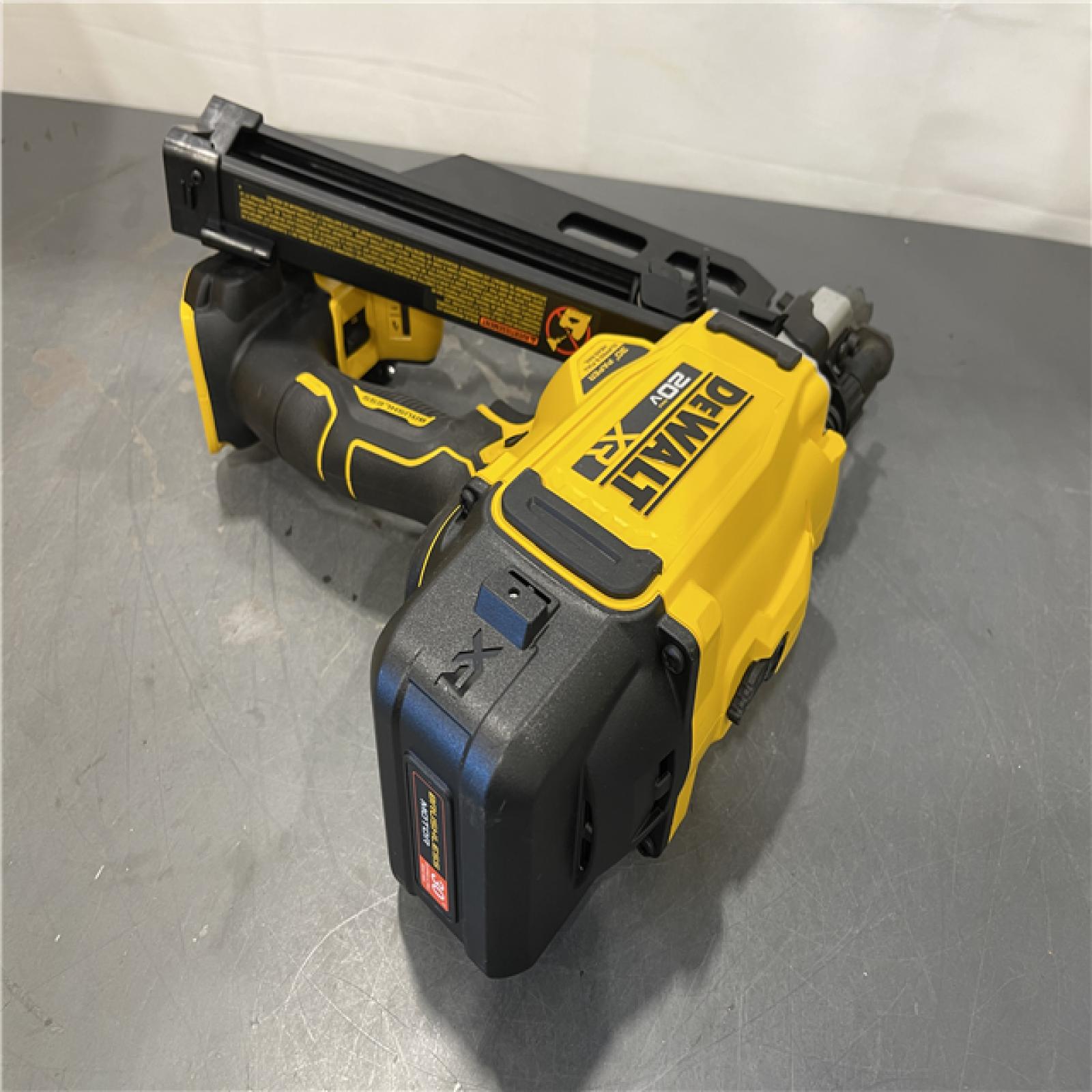 AS-IS - DEWALT 20-Volt 30° Cordless Framing Nailer