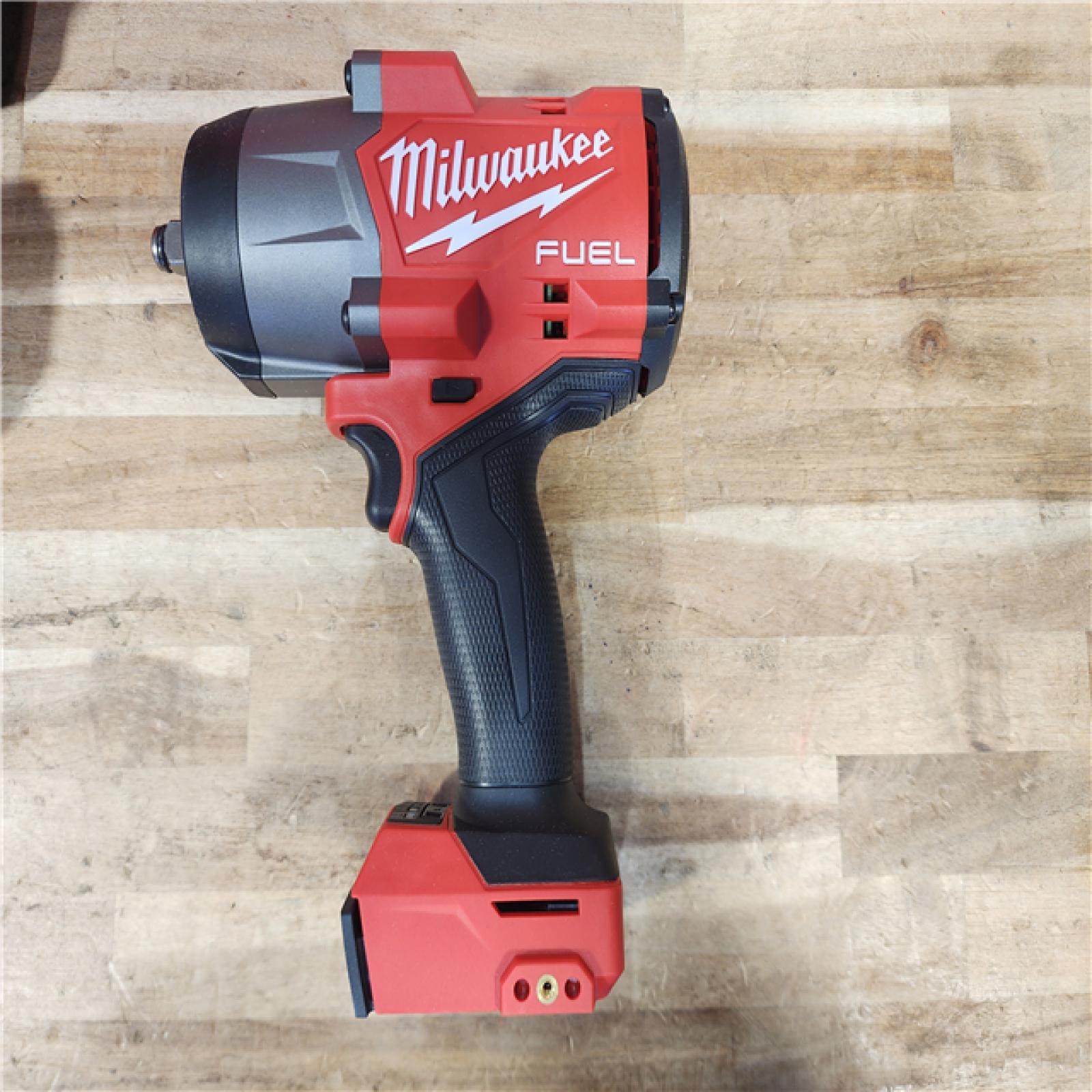HOUSTON LOCATION - AS-IS (APPEARS LIKE NEW) Milwaukee FUEL 18V Lithium-Ion Brushless Cordless 1/2 in. Impact Wrench w/Friction Ring Kit