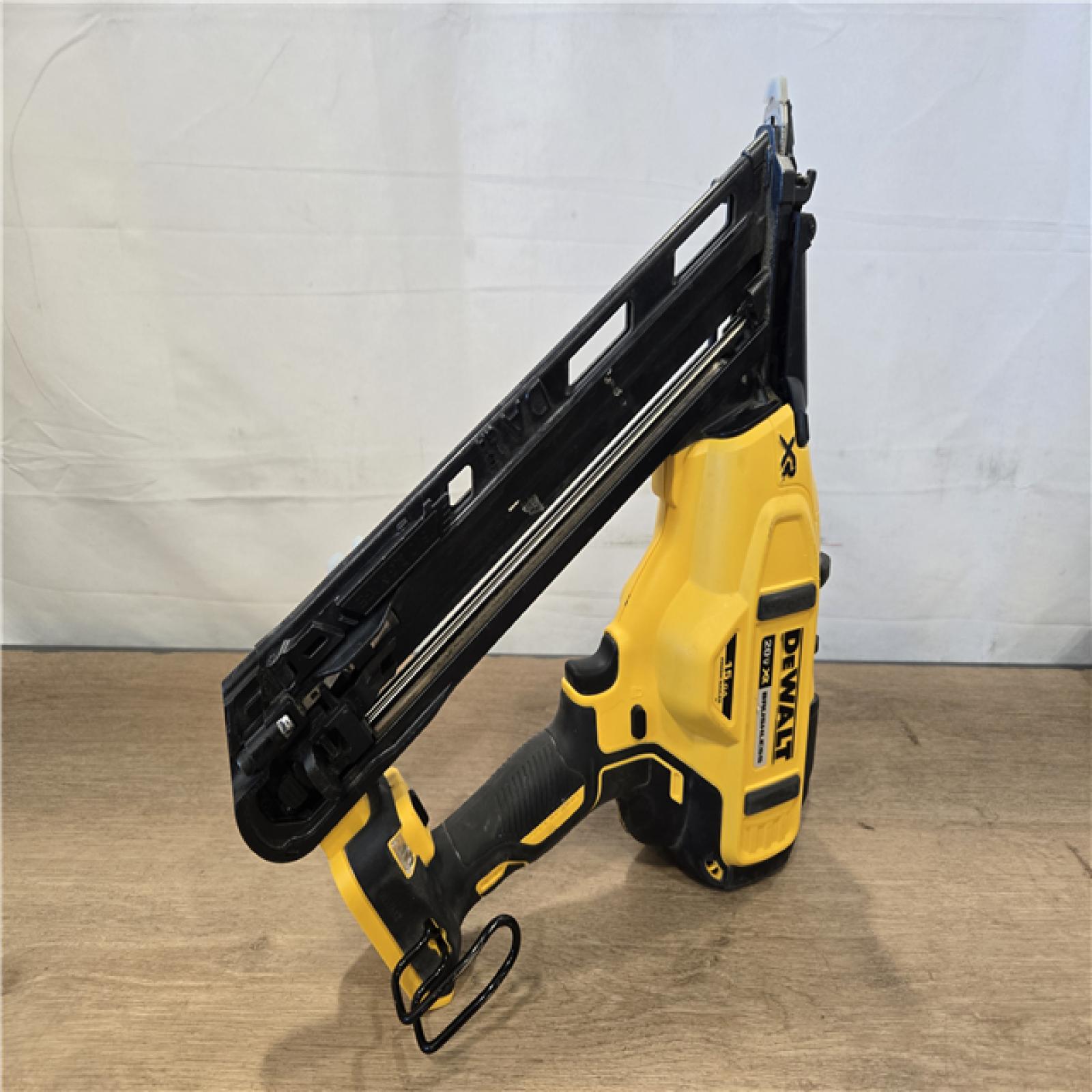 AS-IS DEWALT 20V MAX XR Cordless 2-1/2 in. 15-Gauge Finish Nailer Kit