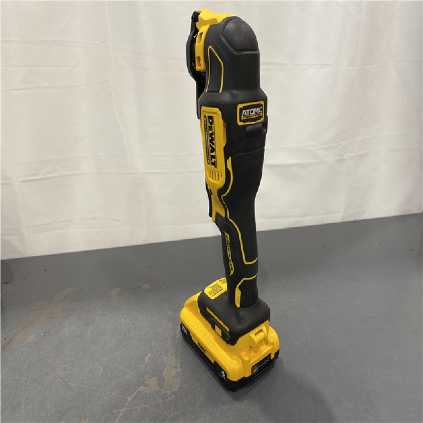 AS-IS - DEWALT ATOMIC 20V MAX Lithium-Ion Cordless Oscillating Tool Kit