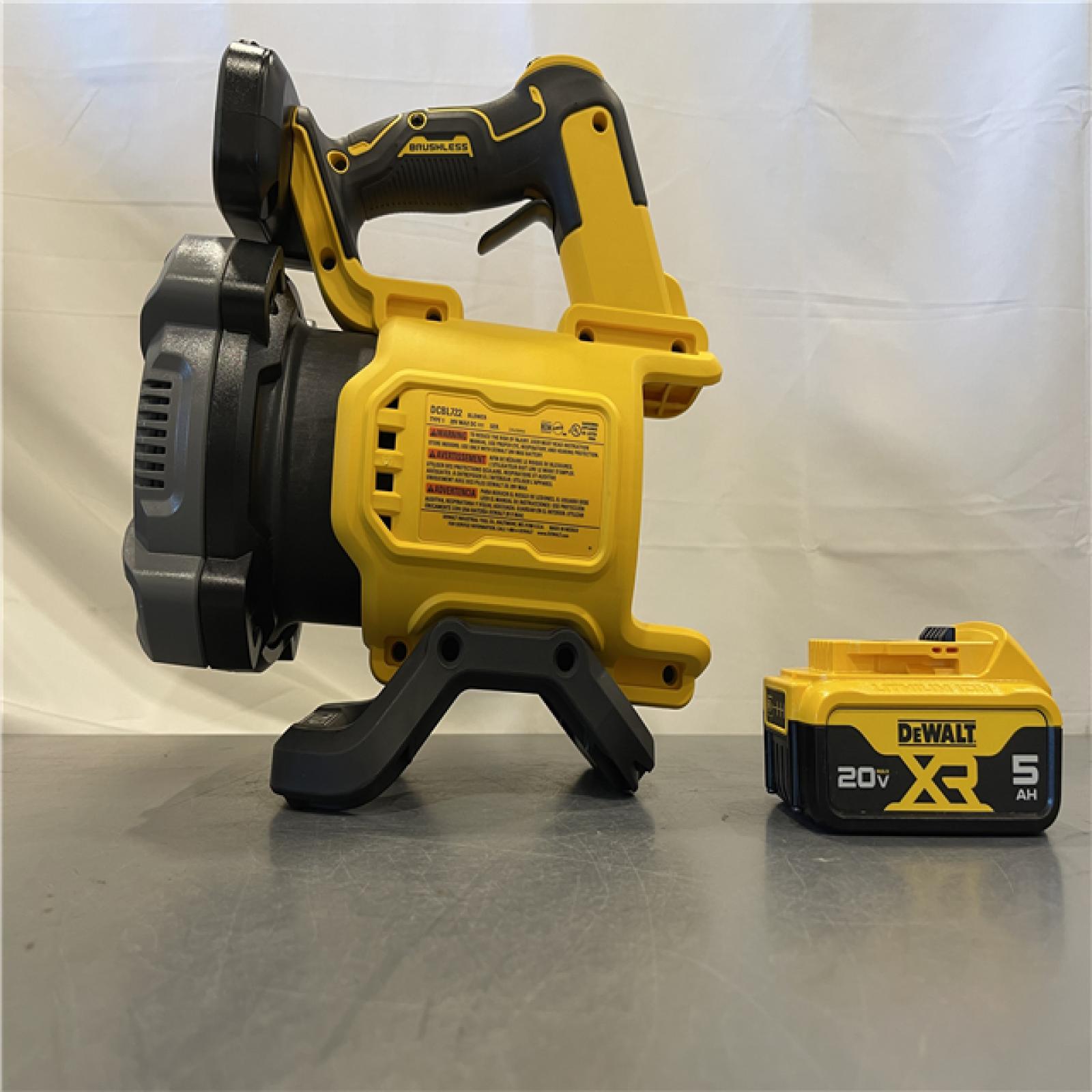 AS-IS - DeWalt Brushless Cordless Battery Powered Handheld Leaf Blower KIT