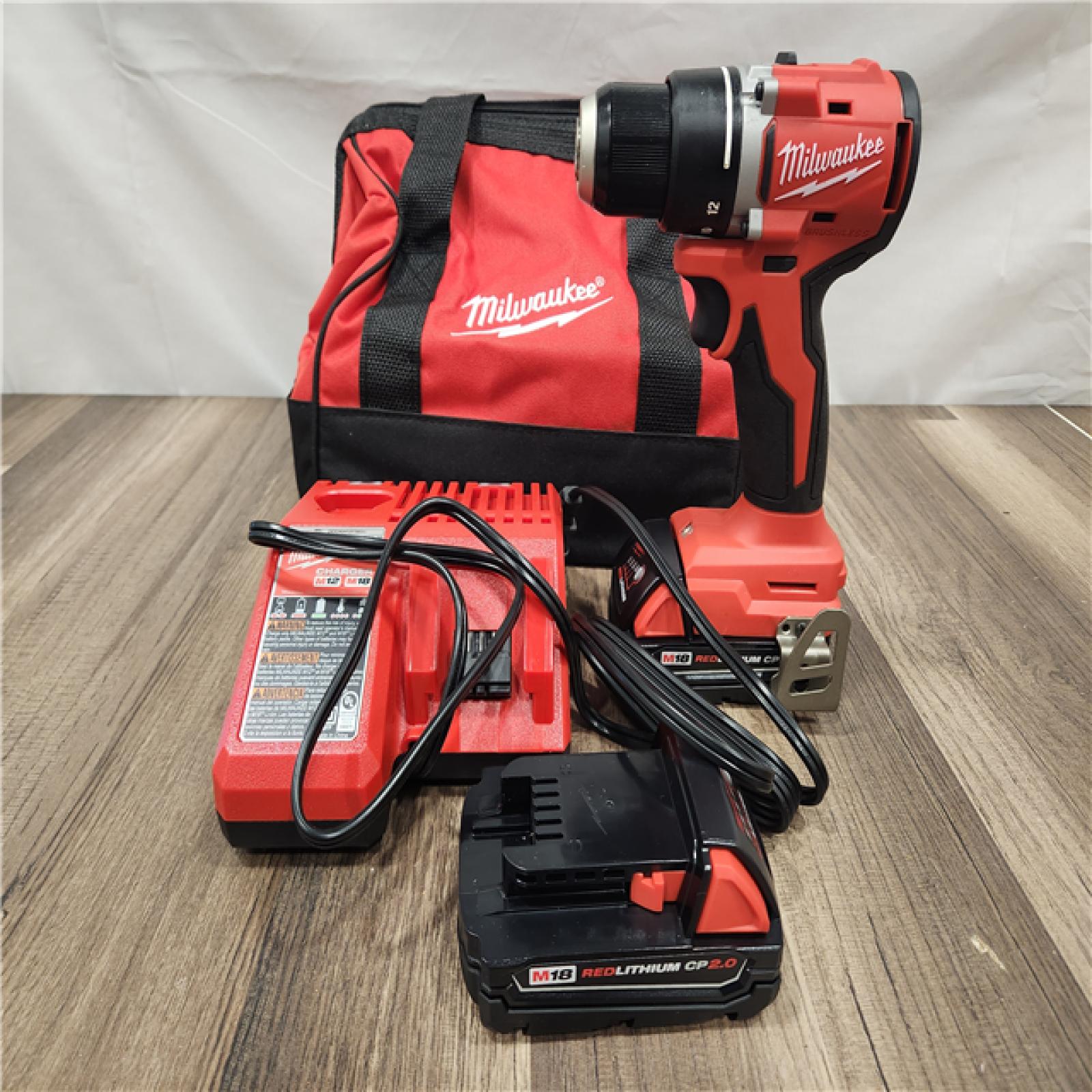 AS-IS- Milwaukee M18 18V Drill/Driver Kit