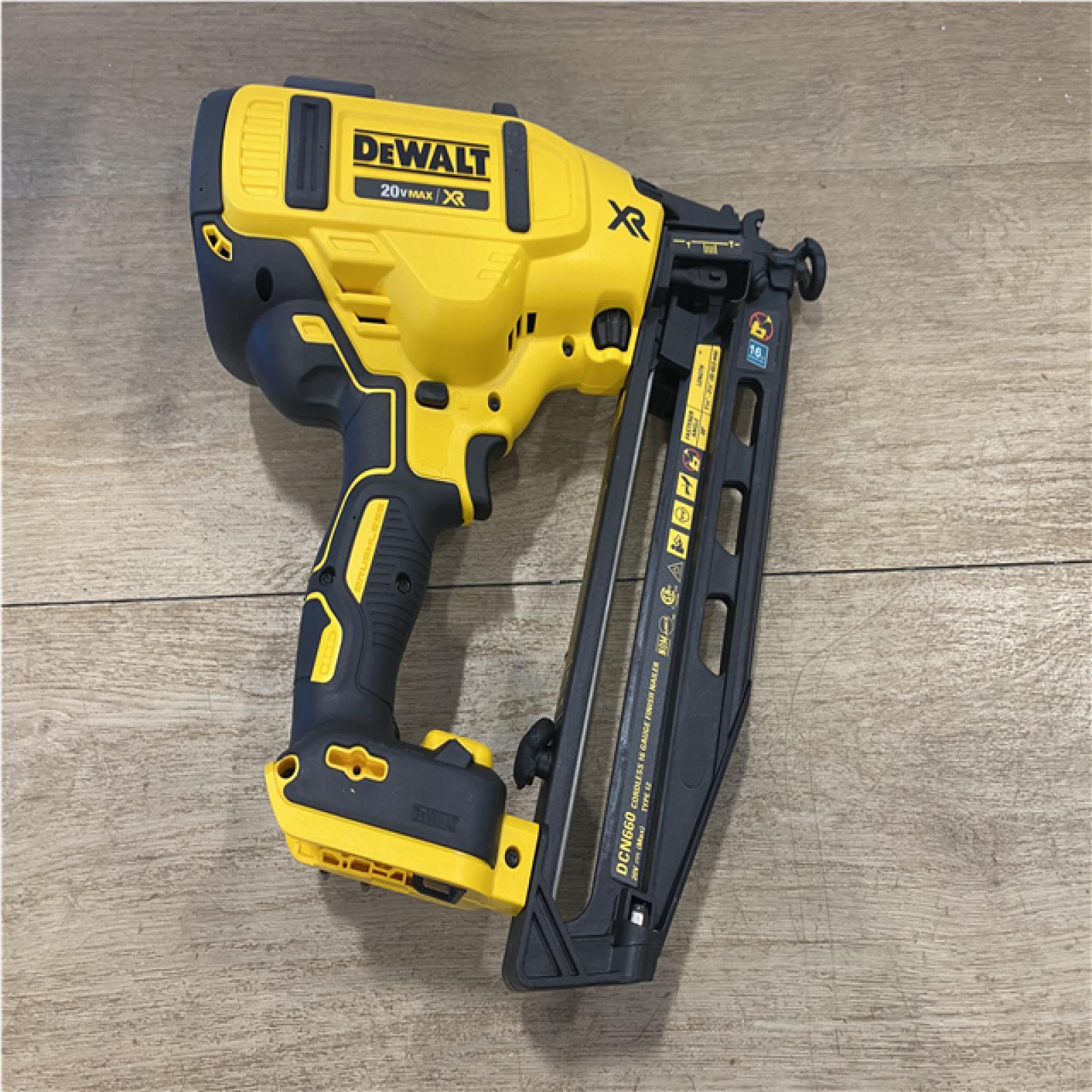 AS-IS DEWALT 20V MAX XR 16-Gauge Electric Cordless Angled Finishing Nailer Kit