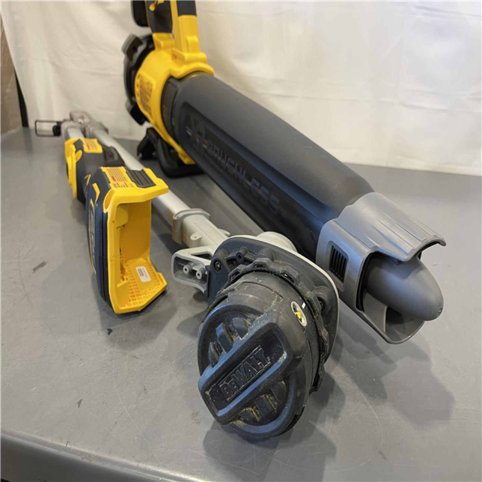 AS-IS - DEWALT 20V MAX Cordless Battery Powered String Trimmer & Blower Combo Kit