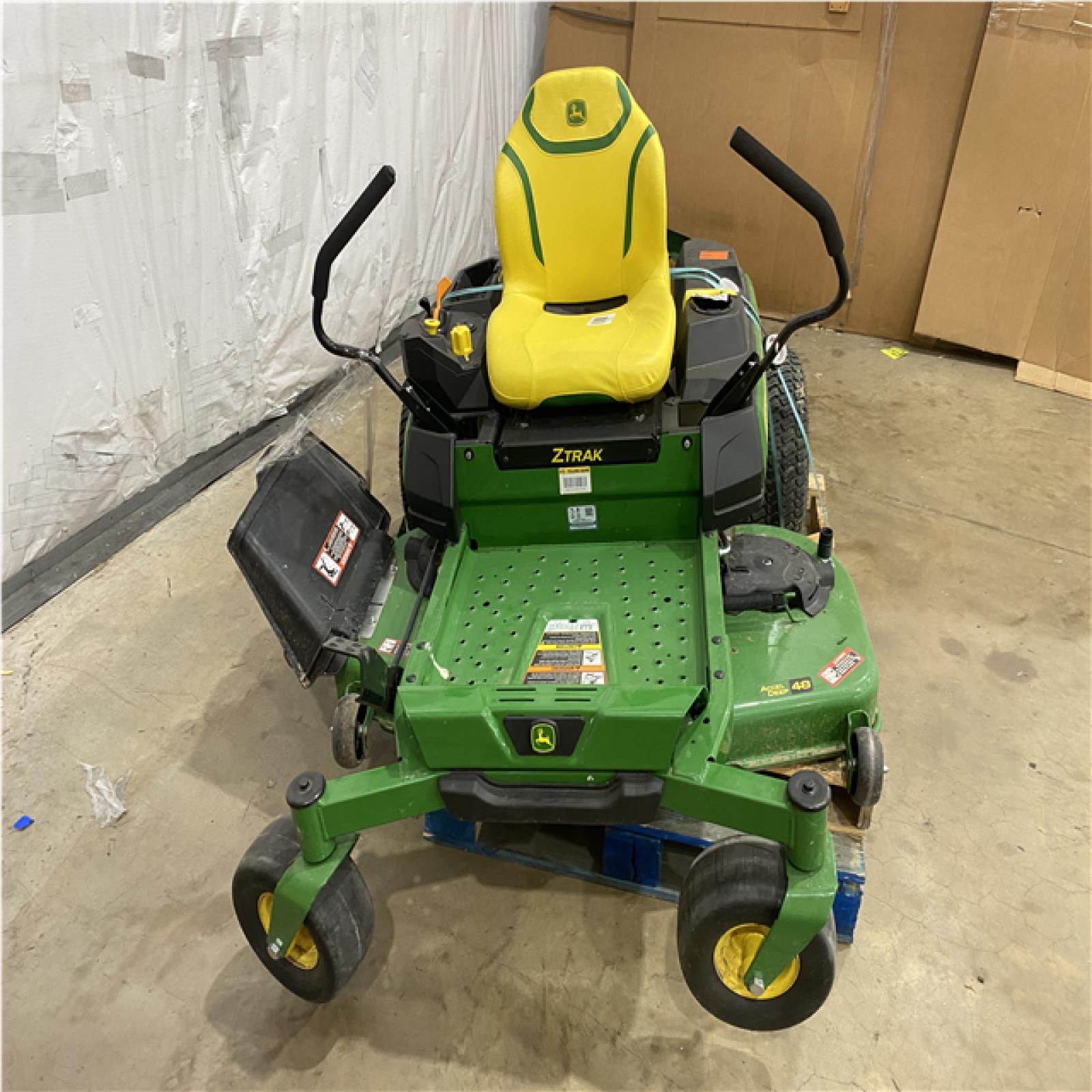 Houston Location - AS-IS Outdoor Power Equipment JOHN DEERE Z 330 M