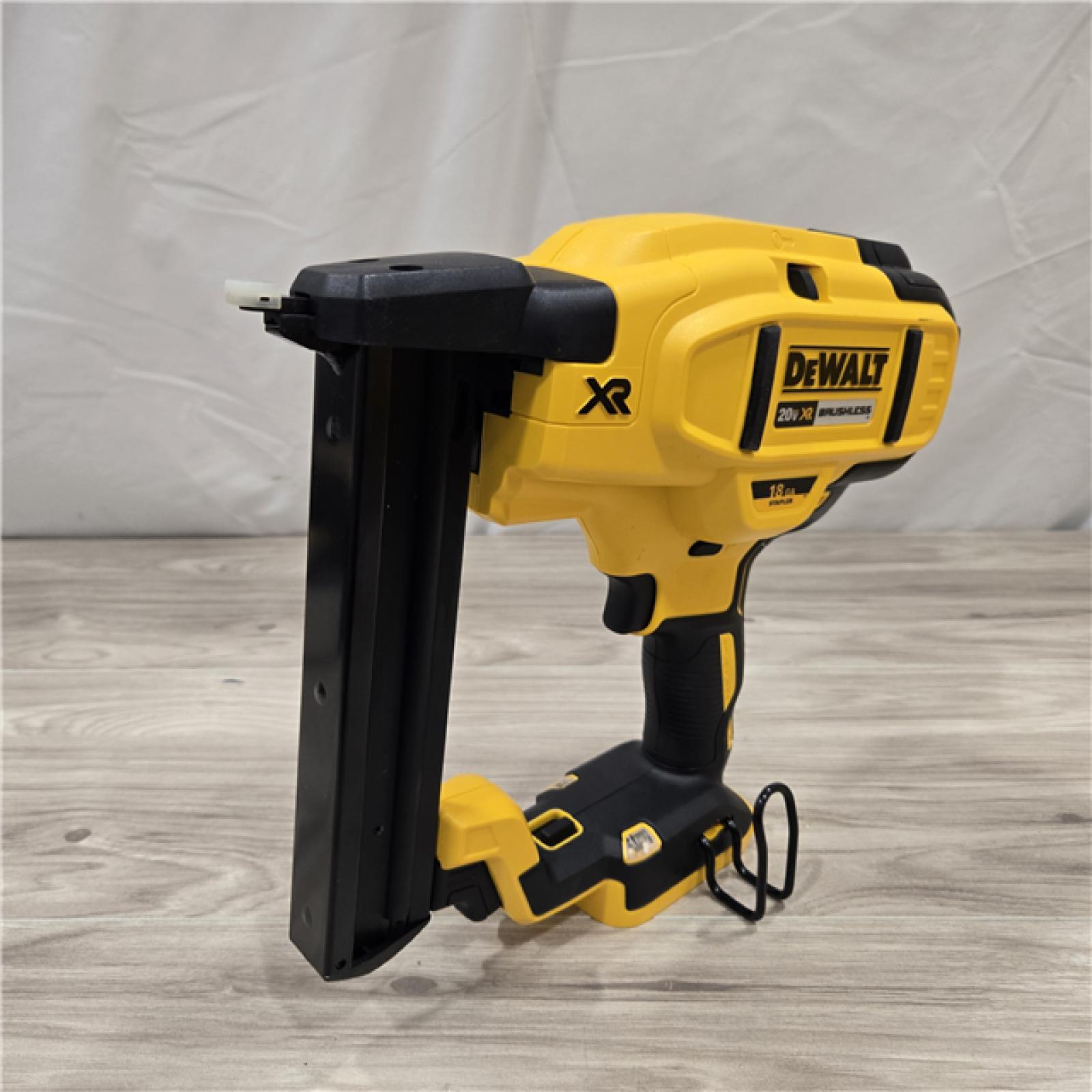 AS-IS DeWALT DCN681D1 20V MAX 18ga Cordless Narrow Crown Stapler Kit