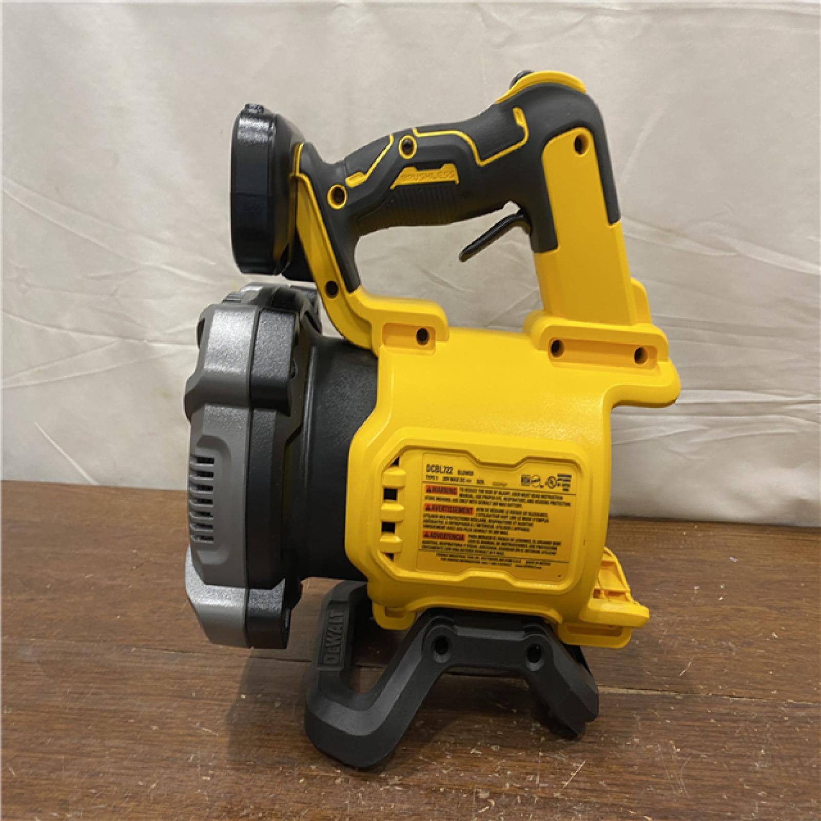 AS-IS DEWALT 20V MAX* XR Brushless Cordless Handheld Blower Kit