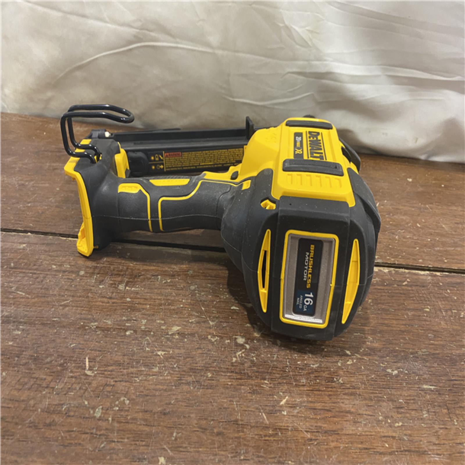 AS-IS  DeWalt DCN660D1 20V 16 Gauge Cordless Angled Finish Nailer Kit W/ 2Ah Battery