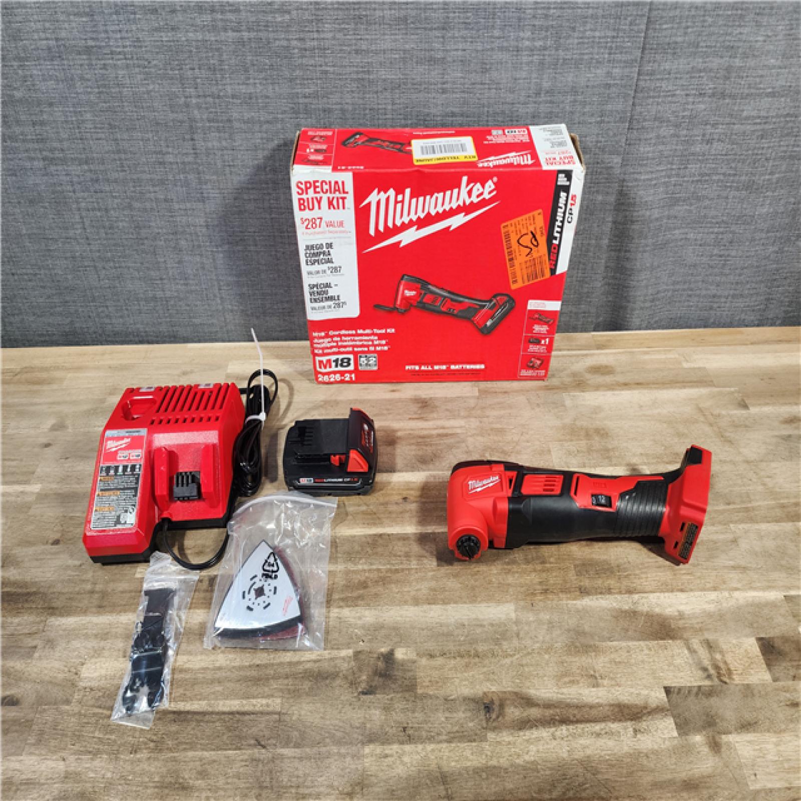 HOUSTON LOCATION - AS-IS (APPEARS LIKE NEW) Milwaukee 2626-21 M18 18-Volt Lithium-Ion Cordless Oscillating Multi-Tool Kit