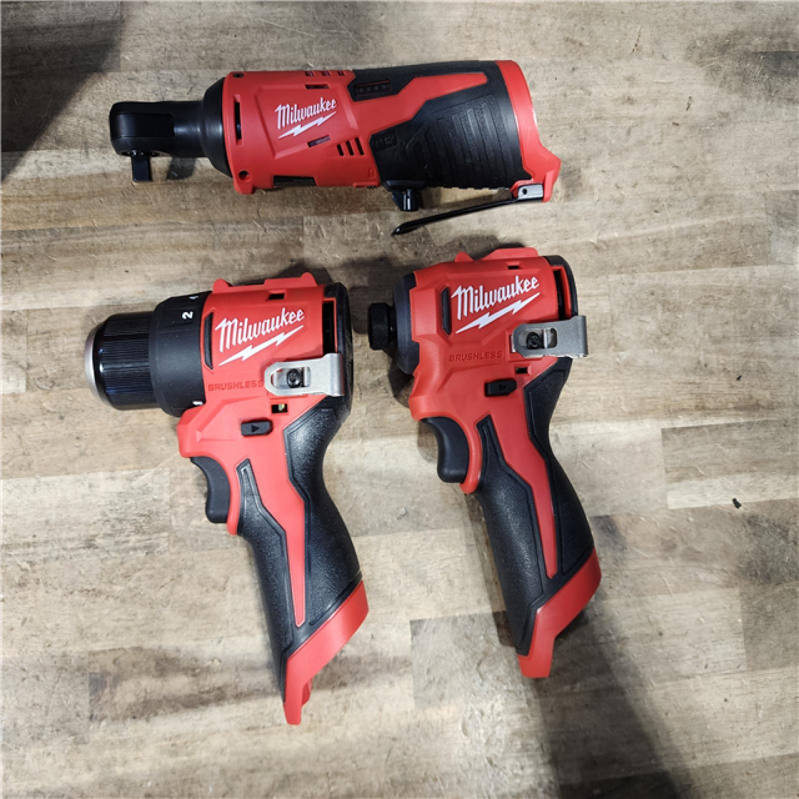 HOUSTON LOCATION - AS-IS MILWAUKEE 3 TOOL COMBO KIT W/ (2) BATTERY & CHARGER