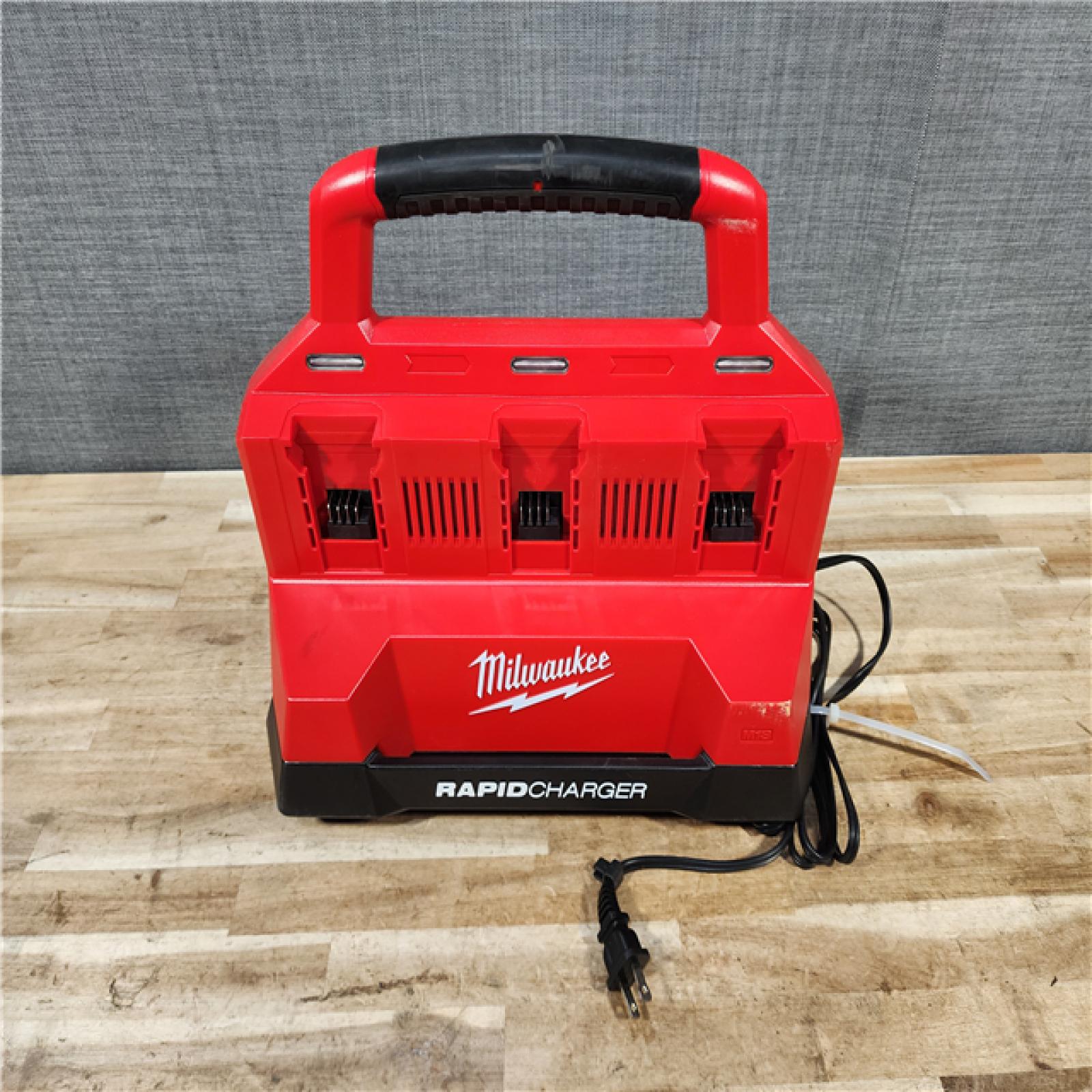 HOUSTON LOCATION - AS-IS Milwaukee M18 Packout Six Bay Rapid Charger