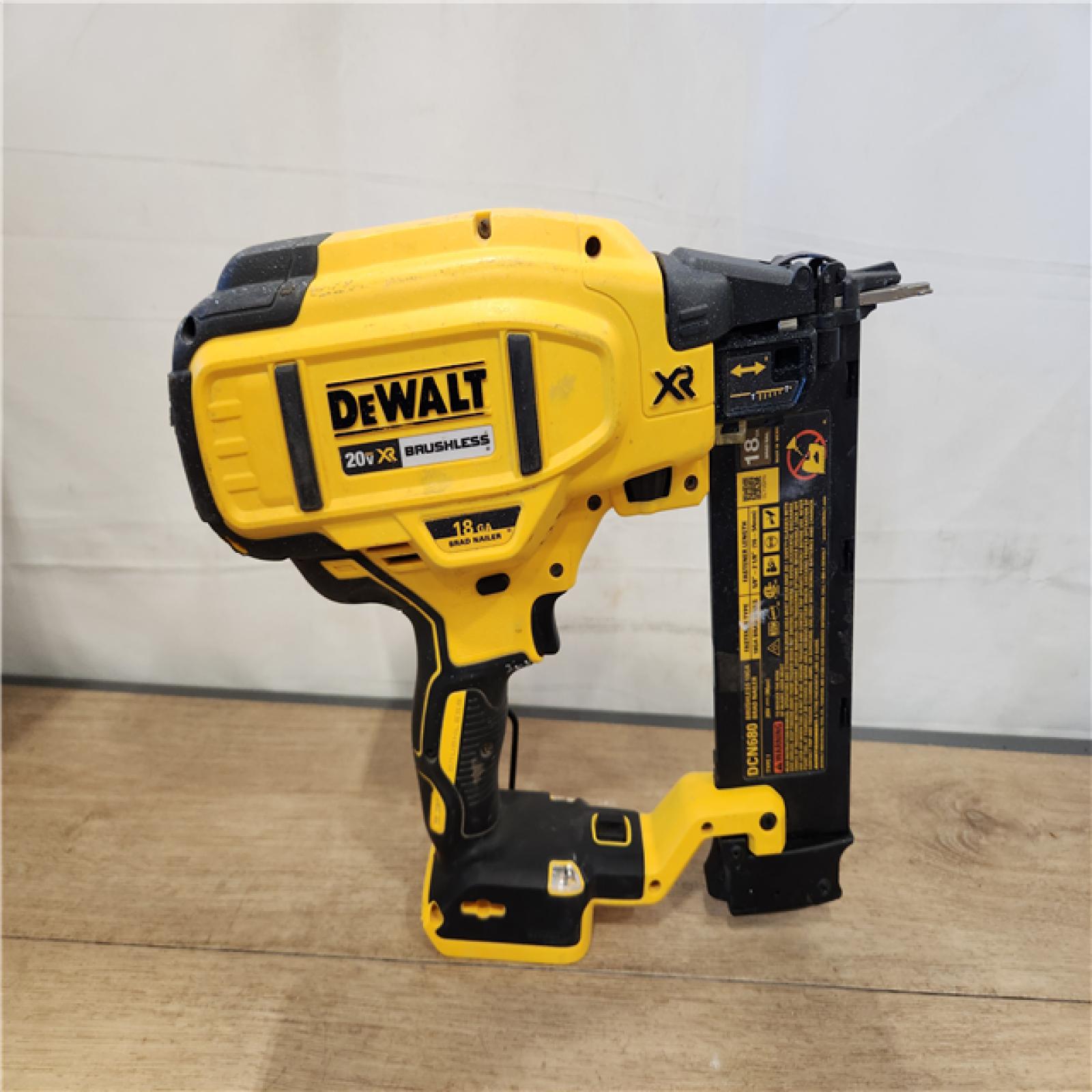 AS-IS- DEWALT 20V MAX XR 18 Gauge Brad Nailer Kit