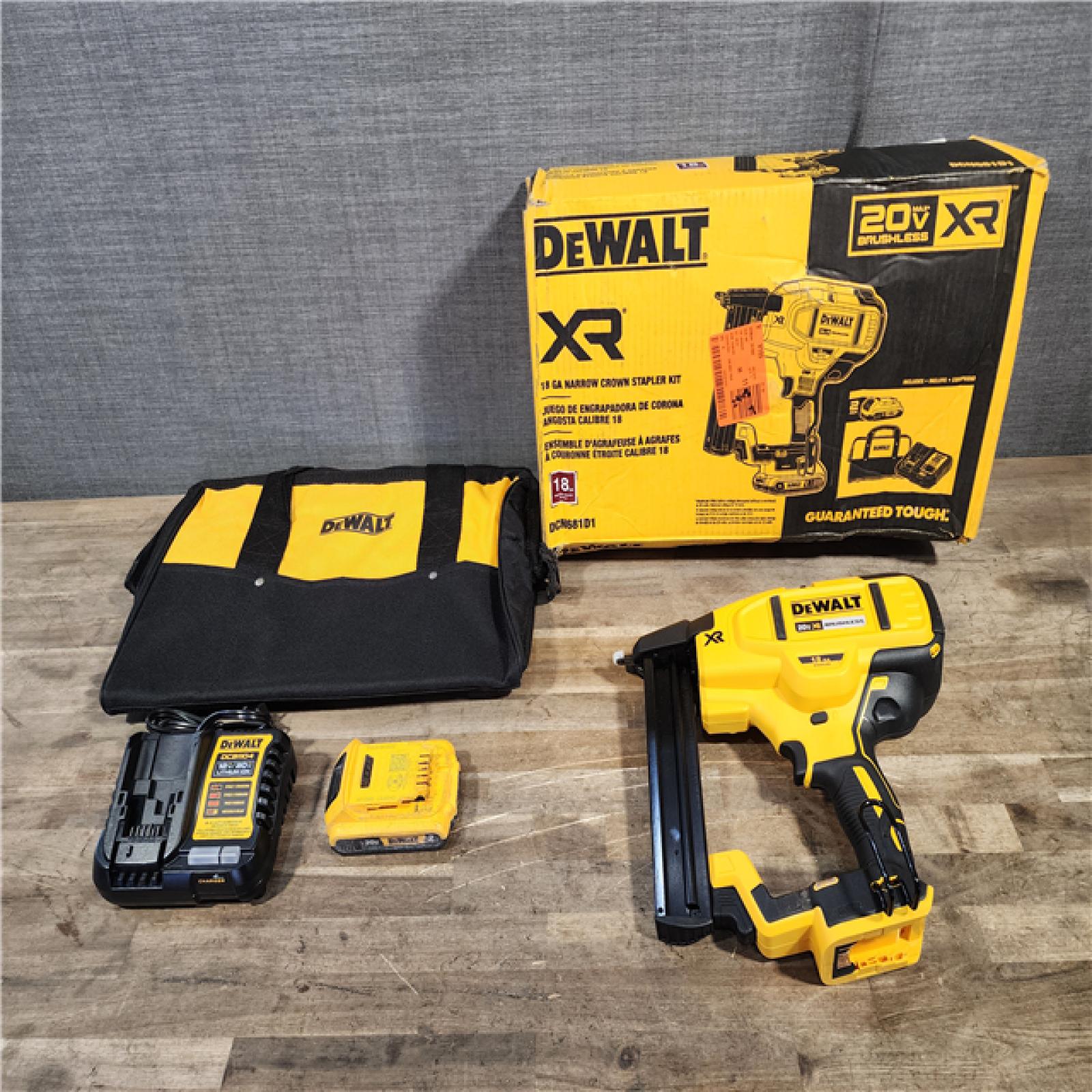HOUSTON LOCATION - AS-IS DeWALT DCN681D1 20V MAX 18ga Cordless Brushless Narrow Crown Stapler Kit w/ BATTERY & CHARGER