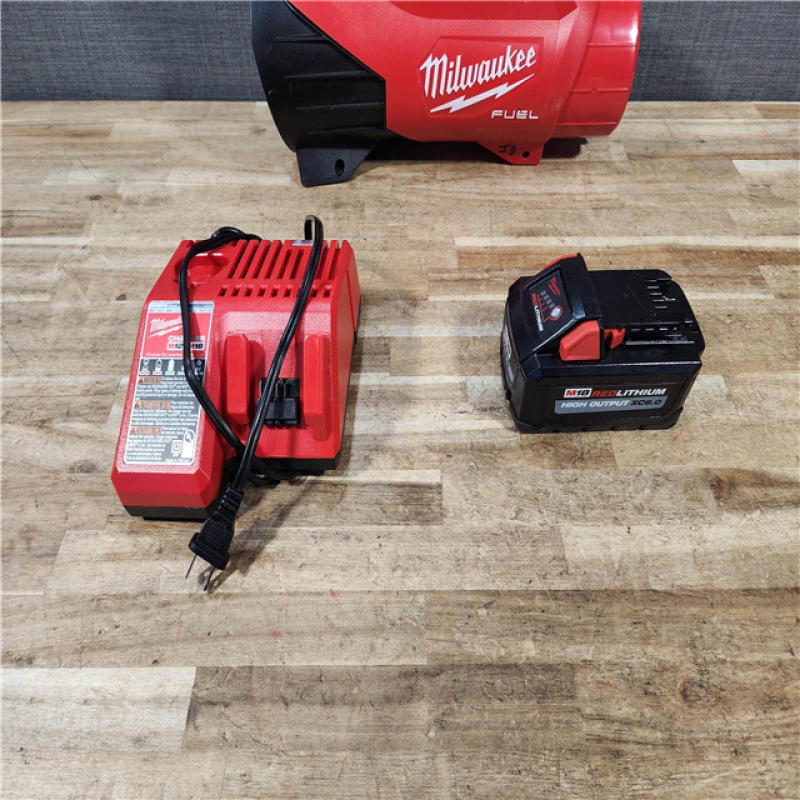 HOUSTON LOCATION - AS - IS Milwaukee FUEL 120 MPH 500 CFM 18V Lithium-Ion Brushless Cordless Handheld Blower COMBO KIT