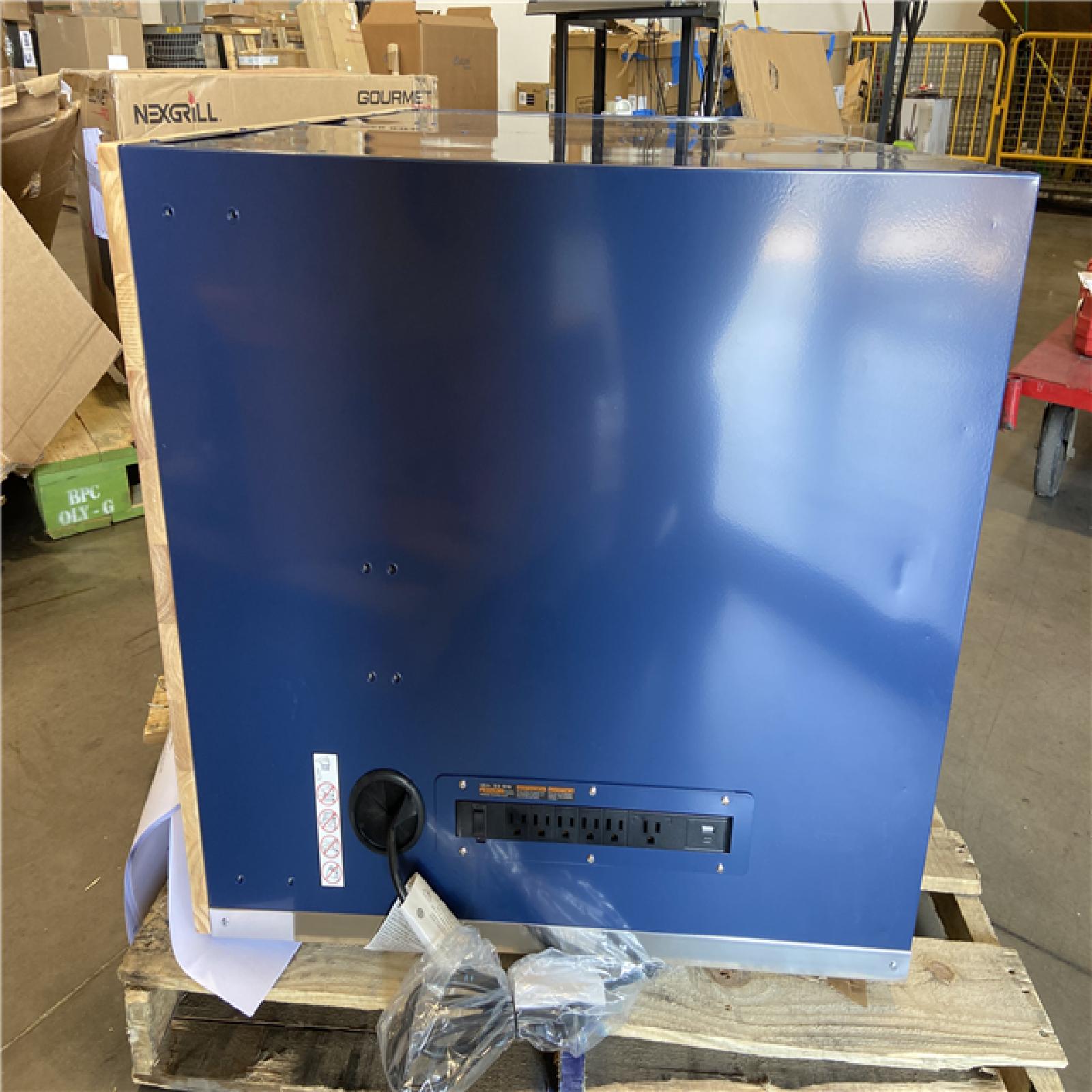 DALLAS LOCATION - Husky 52 in. W x 25 in. D 10-Drawer Mobile Workbench Tool Chest with Solid Wood Work Top in Gloss Blue