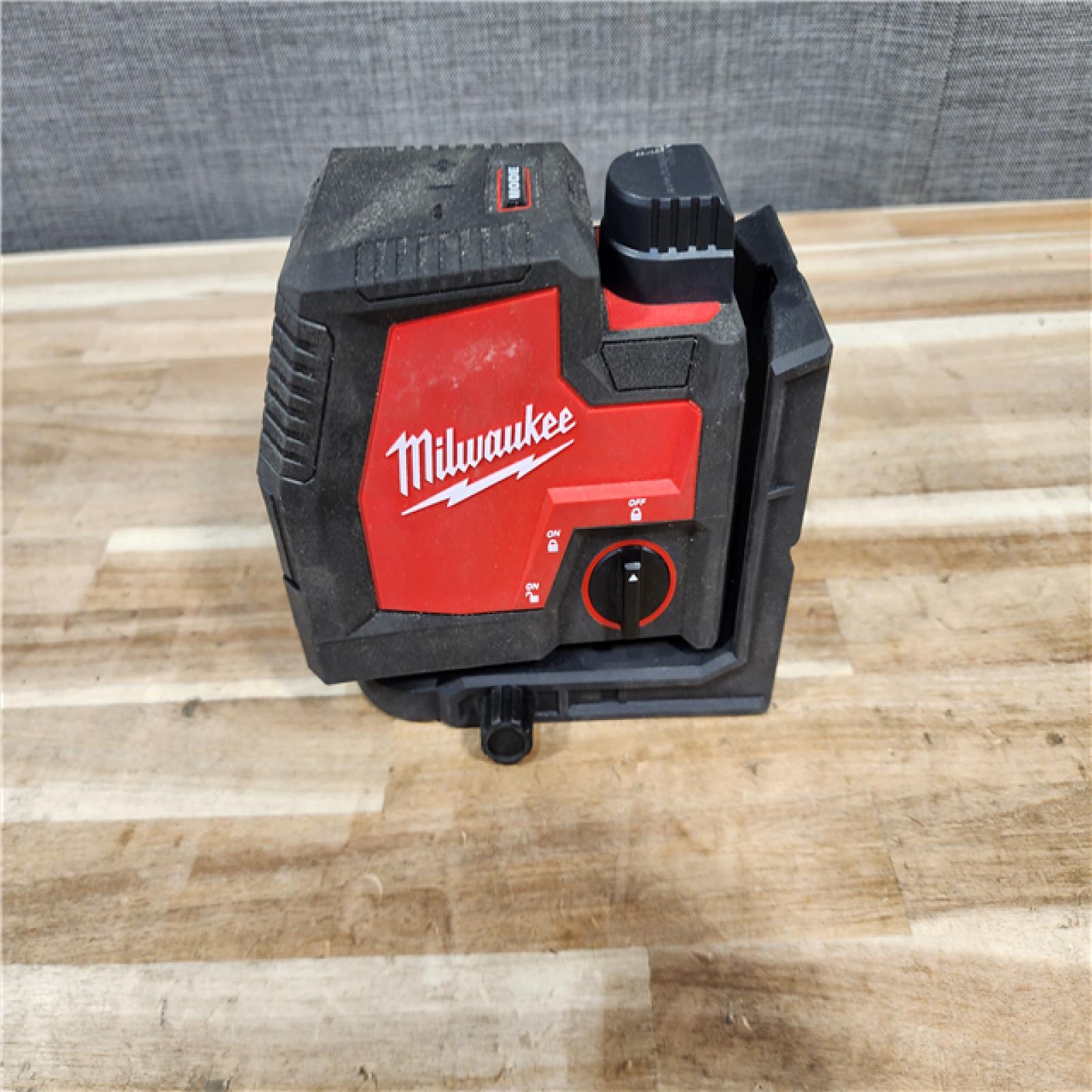 HOUSTON LOCATION - AS-IS MILWAUKEE 100 ft. REDLITHIUM Lithium-Ion USB Green Rechargeable Cross Line Laser Level (TOOL ONLY)