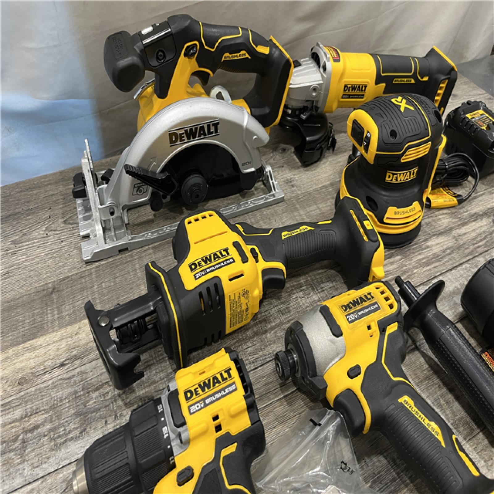 AS-IS DEWALT 20V Lithium-Ion Cordless 6-Tool Combo Kit with Rolling Toolbox