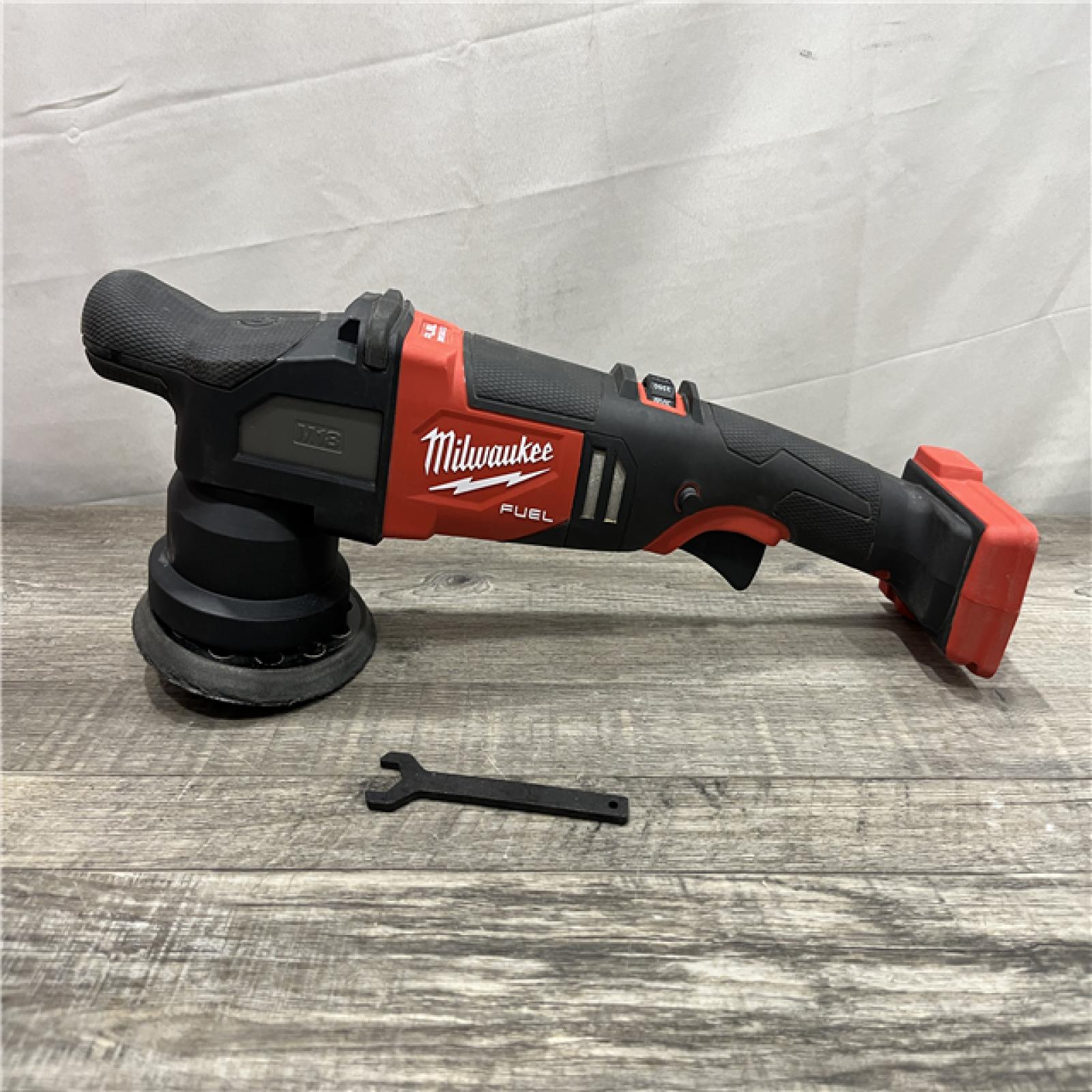 AS-IS Milwaukee FUEL18V Lithium-Ion Brushless Cordless 15MM DA Polisher (Tool-Only)