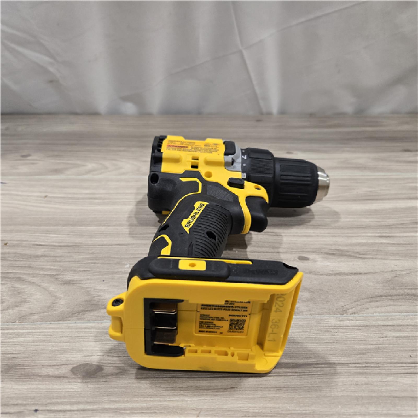 AS-IS DEWALT ATOMIC COMPACT SERIES 20V MAX* Cordless 1/2 Drill/Driver Kit