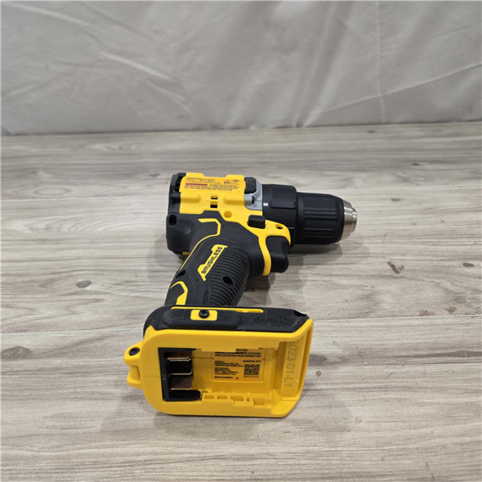 AS-IS DEWALT ATOMIC COMPACT SERIES 20V MAX* Cordless 1/2 Drill/Driver Kit