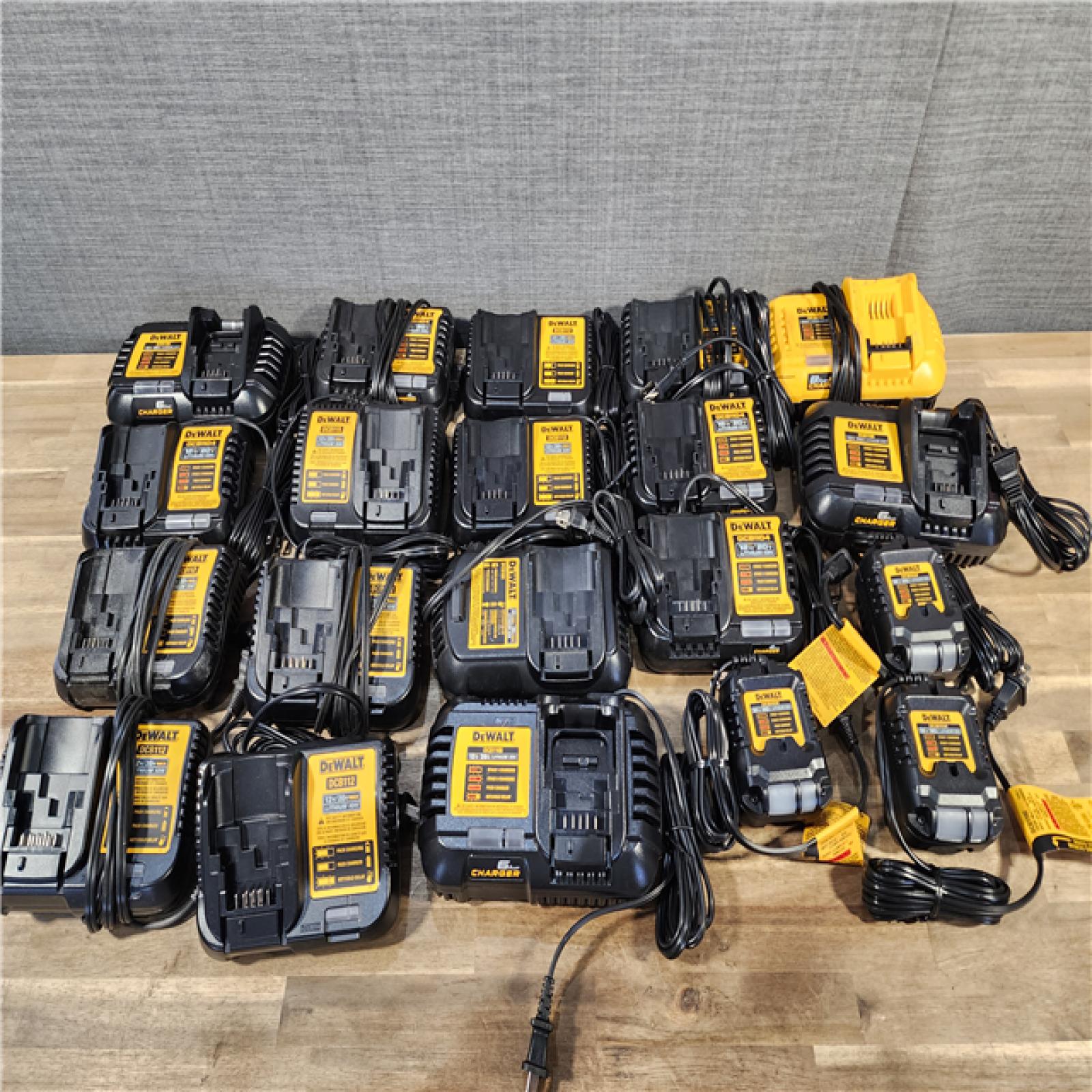 HOUSTON LOCATION - AS-IS DEWALT BATTERY CHARGER PACK QTY - 20