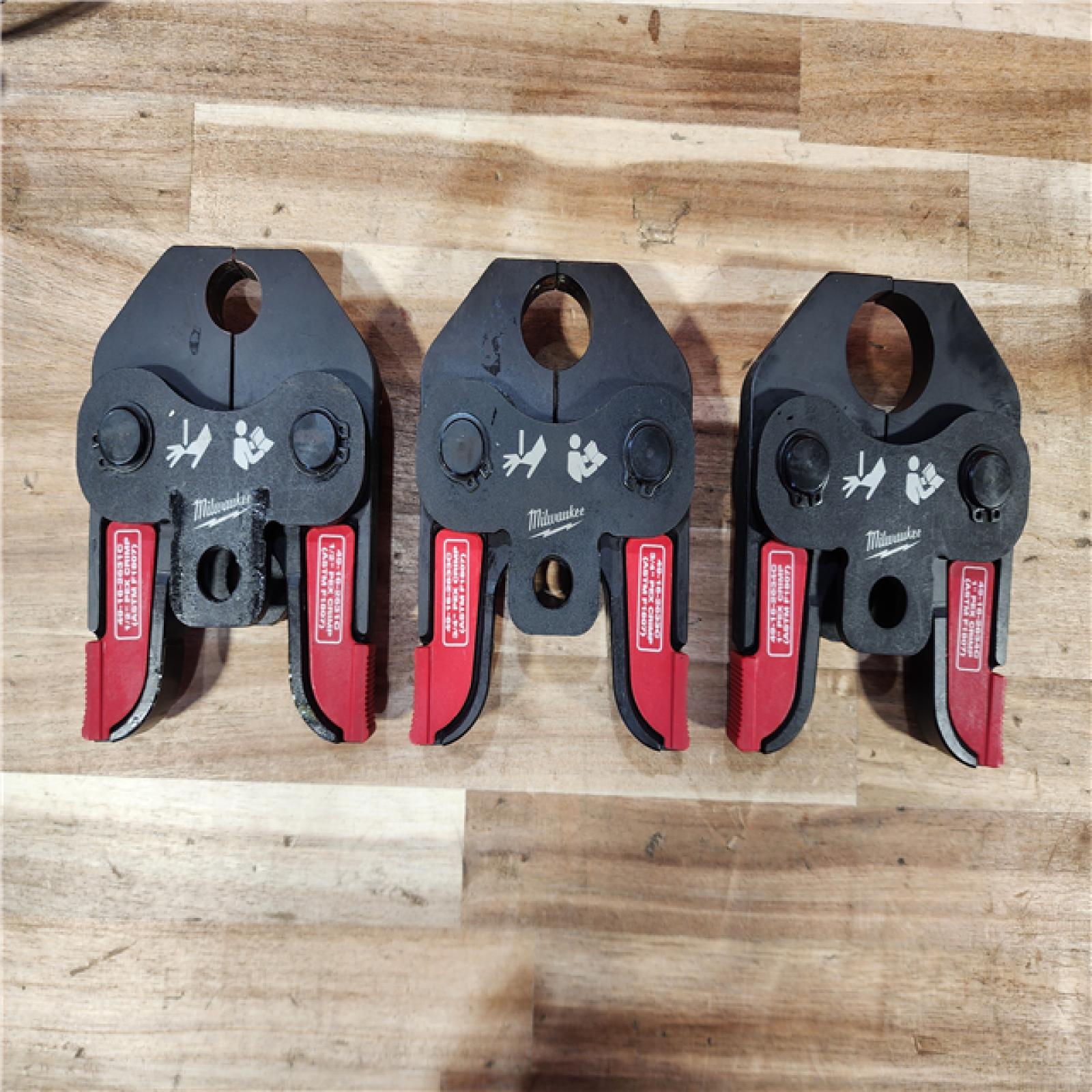 HOUSTON LOCATION - AS-IS MILWAUKEE 2674-22C M18 Short Throw Press Tool Kit with PEX Crimp Jaws