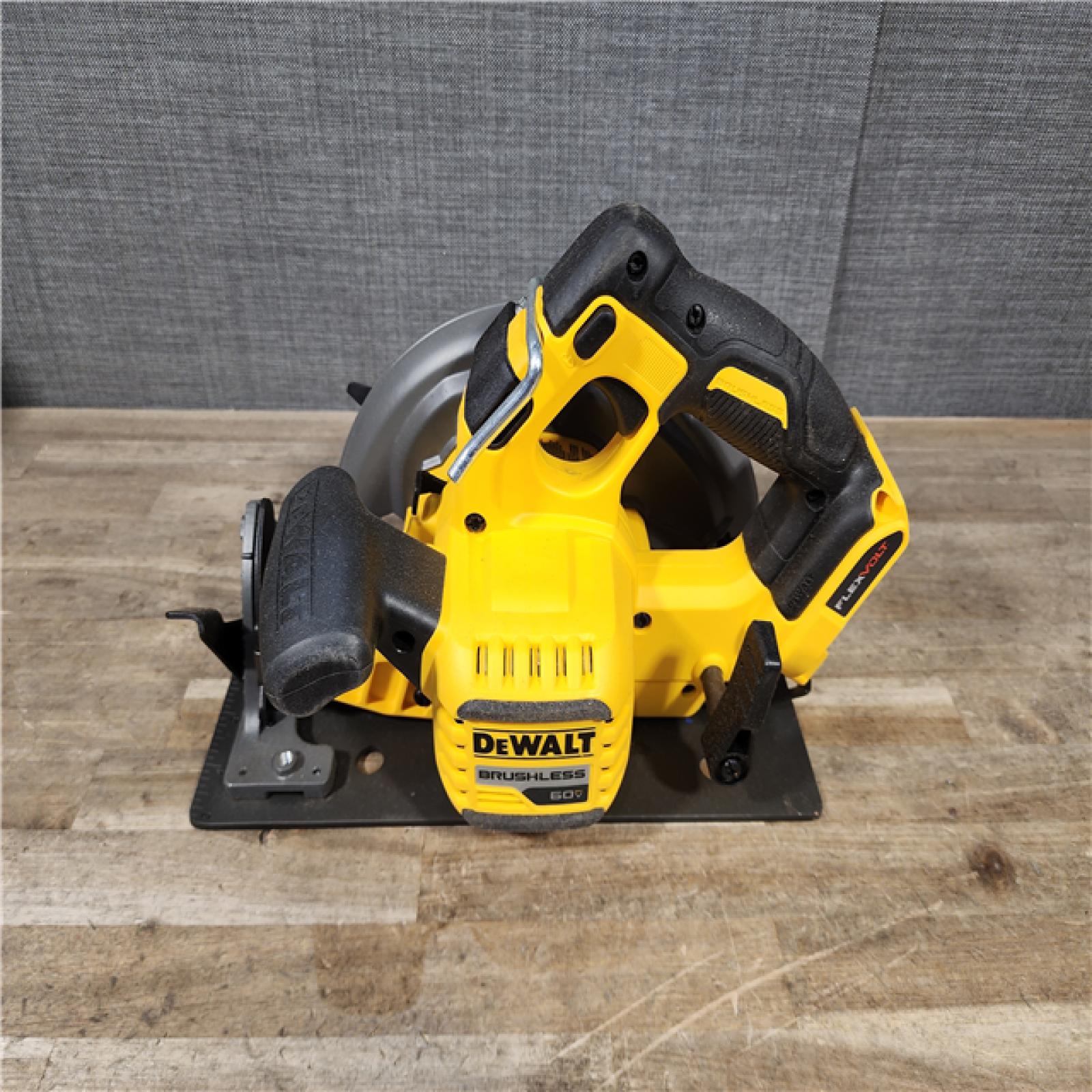 HOUSTON LOCATION - AS-IS DEWALT FLEXVOLT 60V MAX Cordless Brushless 7-1/4 in. Circular Saw with Brake (Tool Only)