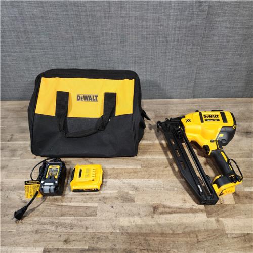 HOUSTON LOCATION - AS-IS DEWALT 20V MAX XR 16-Gauge Electric Cordless Angled Finishing Nailer Kit