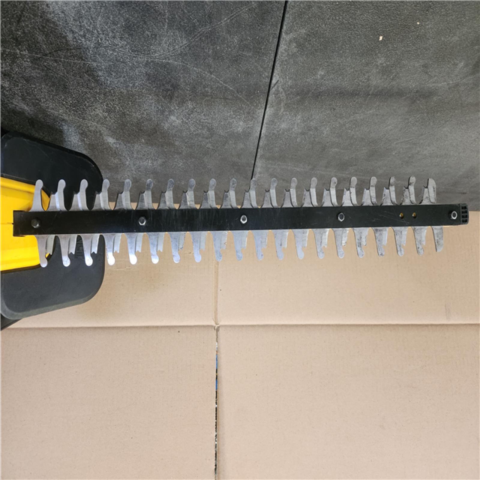 Phoenix LIKE NEW DEWALT 20V MAX 22 in. Cordless Battery Powered Hedge Trimmer with 5ah 20V Battery