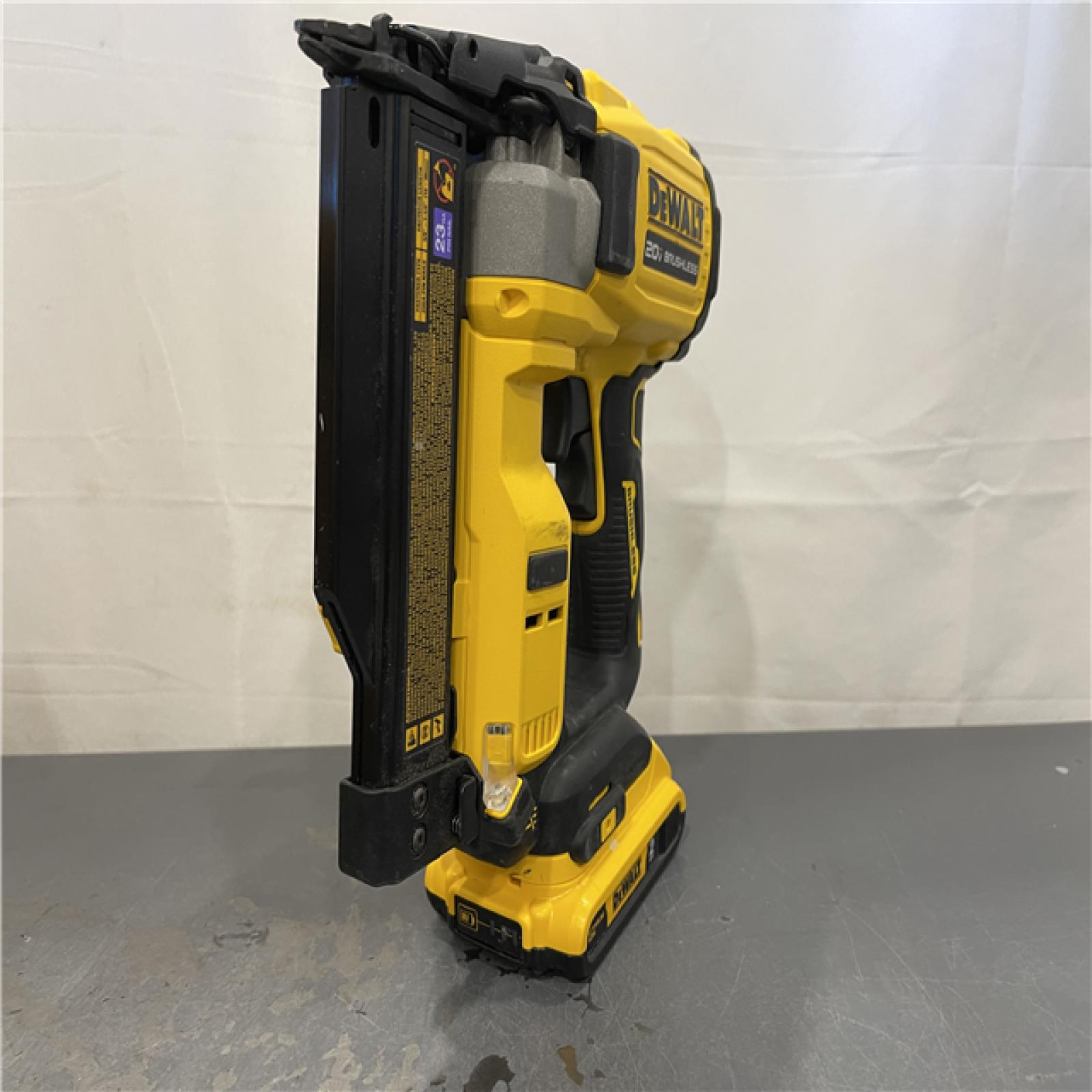 AS-IS - DEWALT ATOMIC 20V MAX Lithium Ion Cordless 23 Gauge Pin Nailer Kit