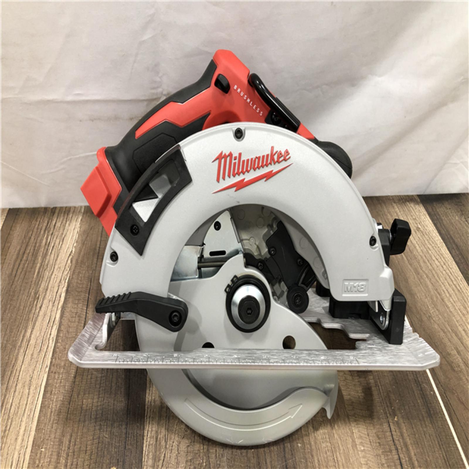 AS-IS Milwaukee 18V Lithium-Ion Brushless Cordless 7-1/4 in. Circular Saw (Tool-Only)