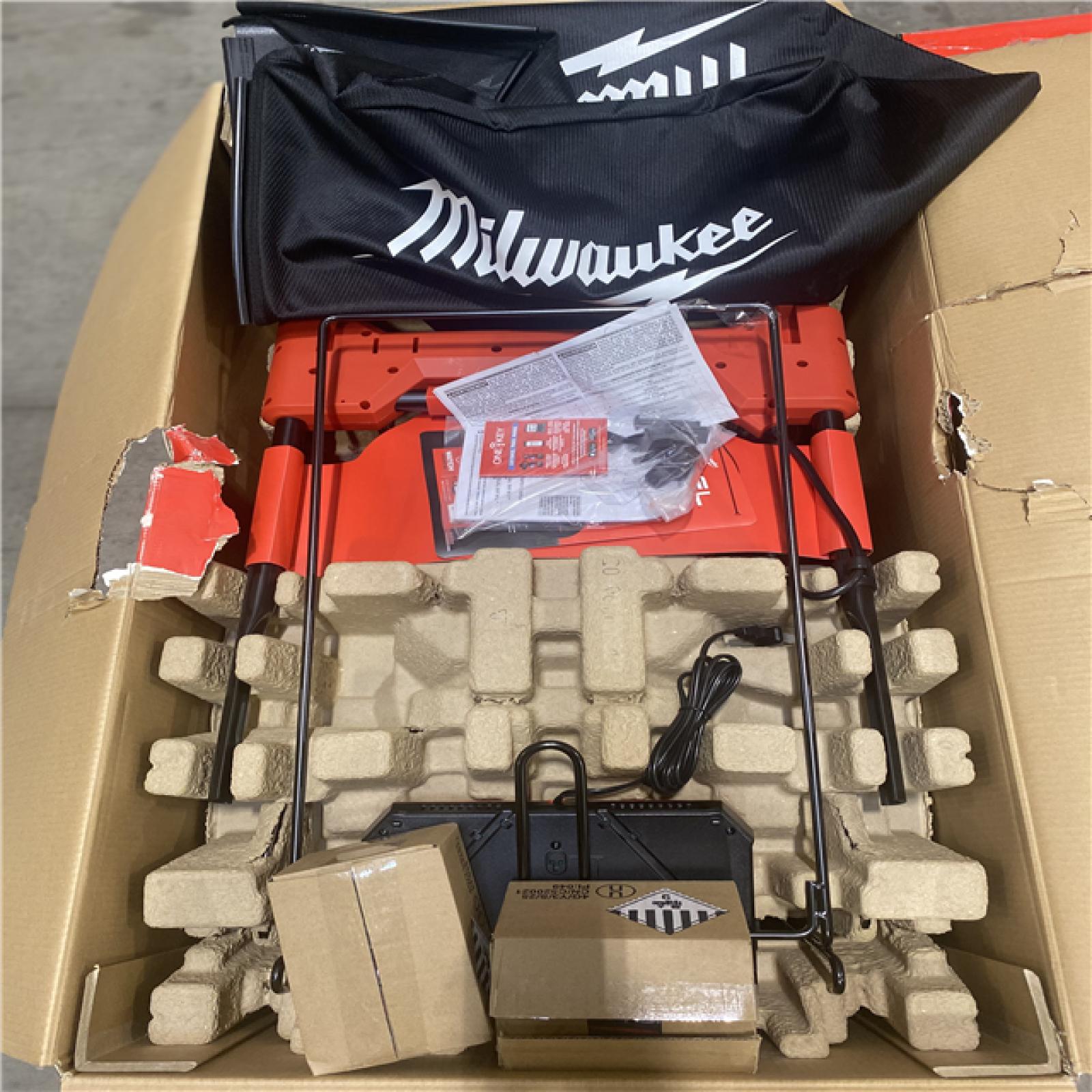 Dallas Location - As-Is -Milwaukee 18 FUEL 21 Self-Propelled Dual Battery Mower Kit