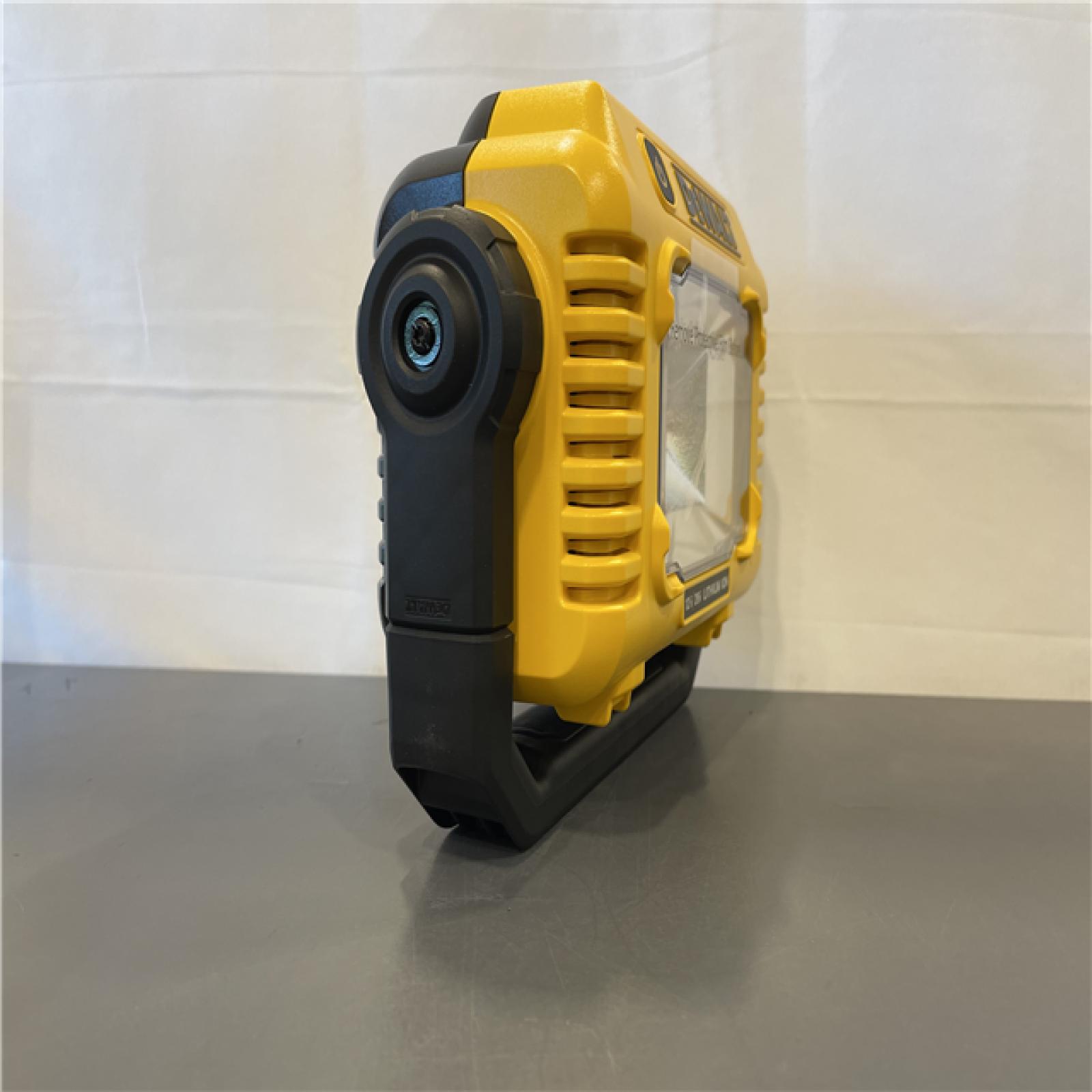 Like New! - DeWalt 20-Volt MAX Compact Task Light (Tool Only)
