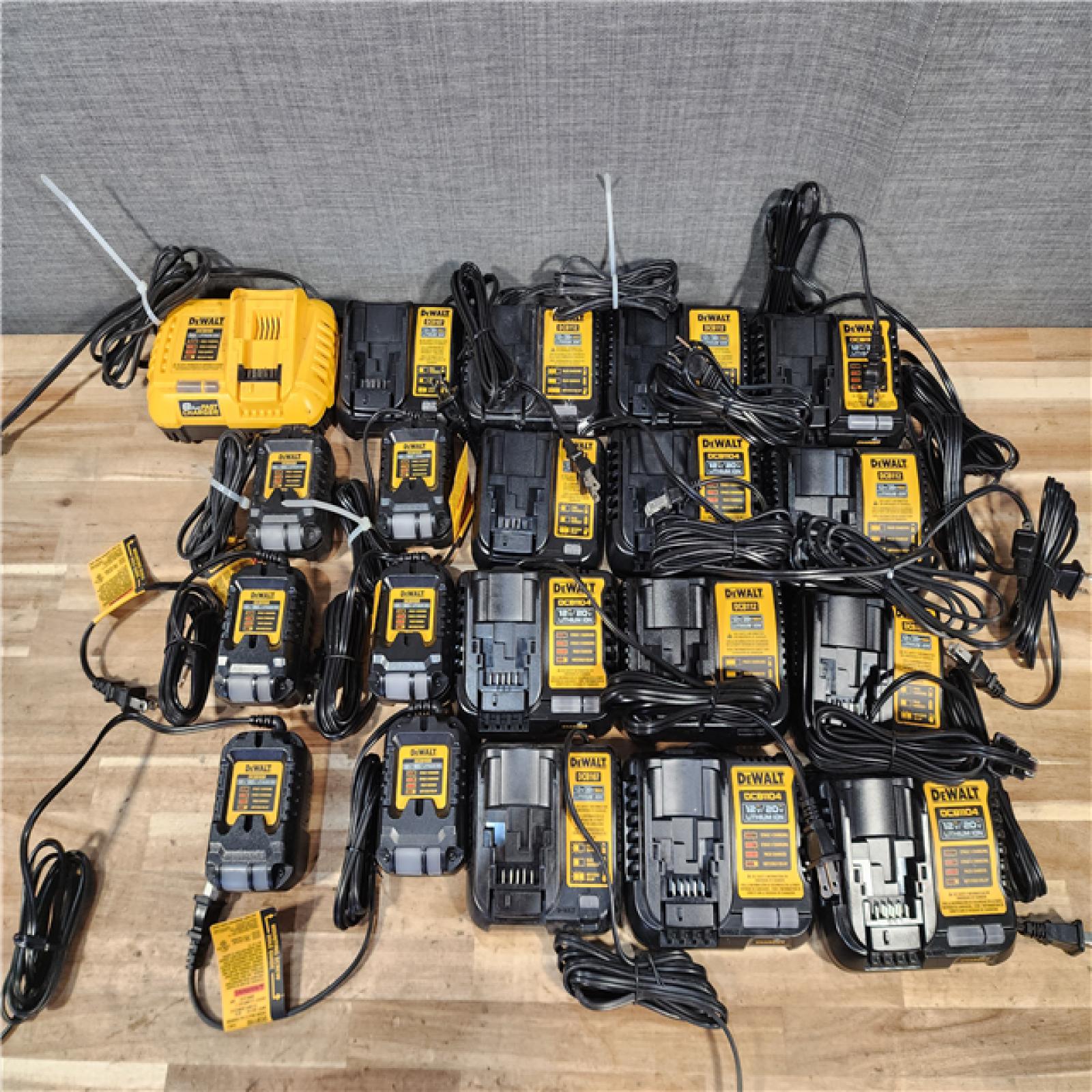 HOUSTON LOCATION - AS-IS DEWALT BATTERY CHARGER PACK QTY - 20