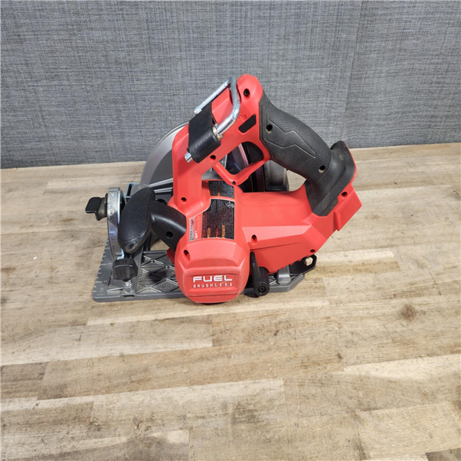 HOUSTON LOCATION - AS-IS Milwaukee M18 FUEL 7-1/4 Inch Circular Saw (Bare Tool)