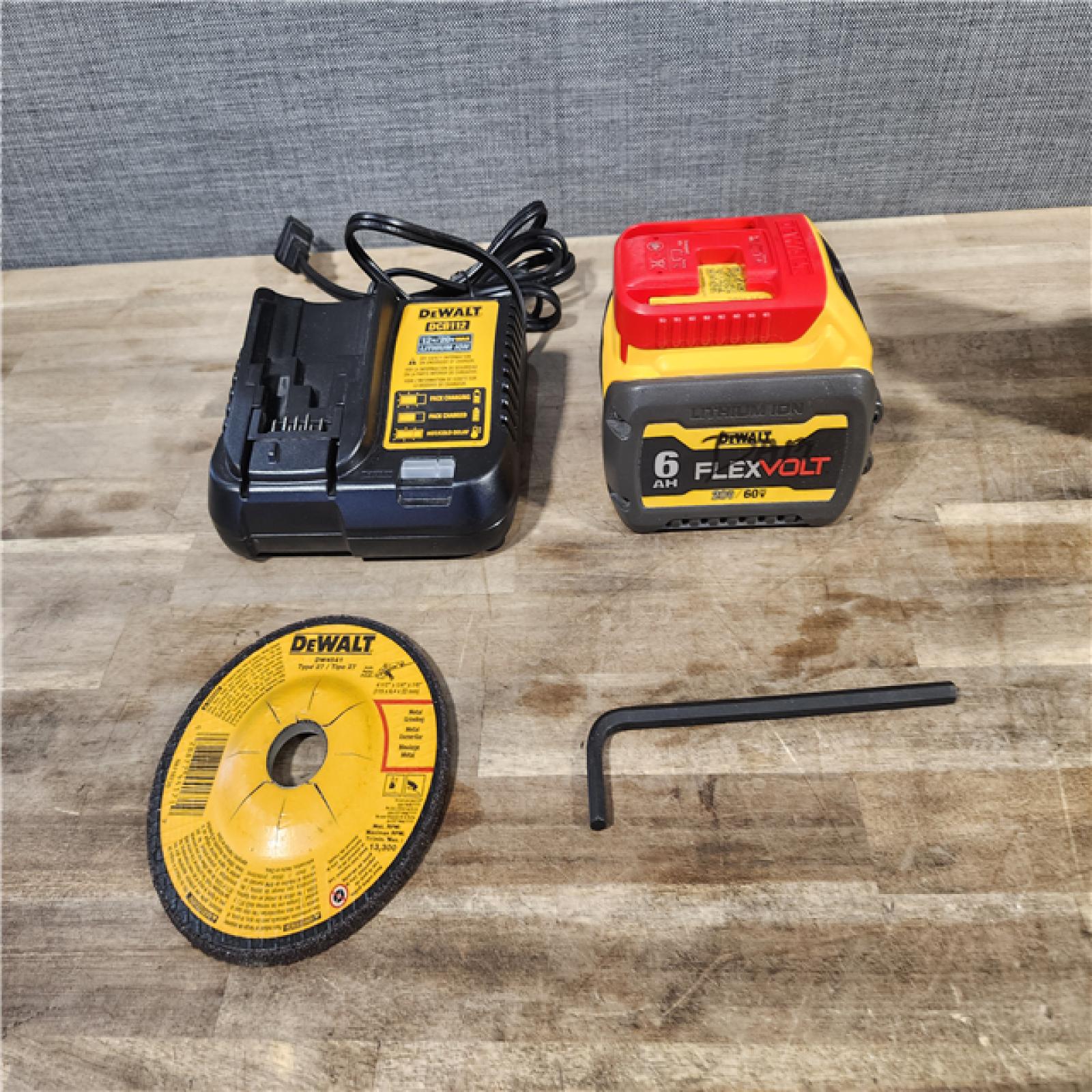 HOUSTON LOCATION - AS-IS DeWalt FLEXVOLT 60V Cordless 4-1/2 to 6 in. Grinder Kit (Battery & Charger)