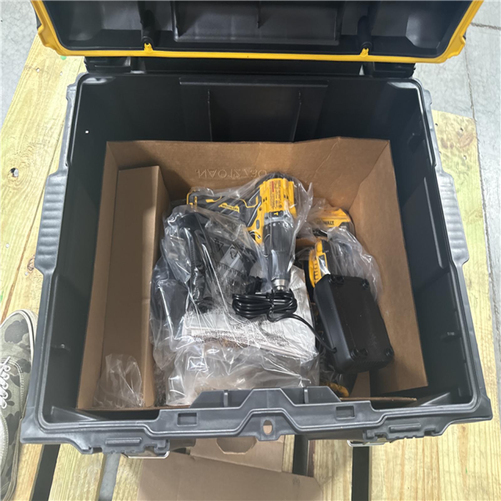 CALIFORNIA AS-IS DEWALT TOUGH SYSTEM 2.0