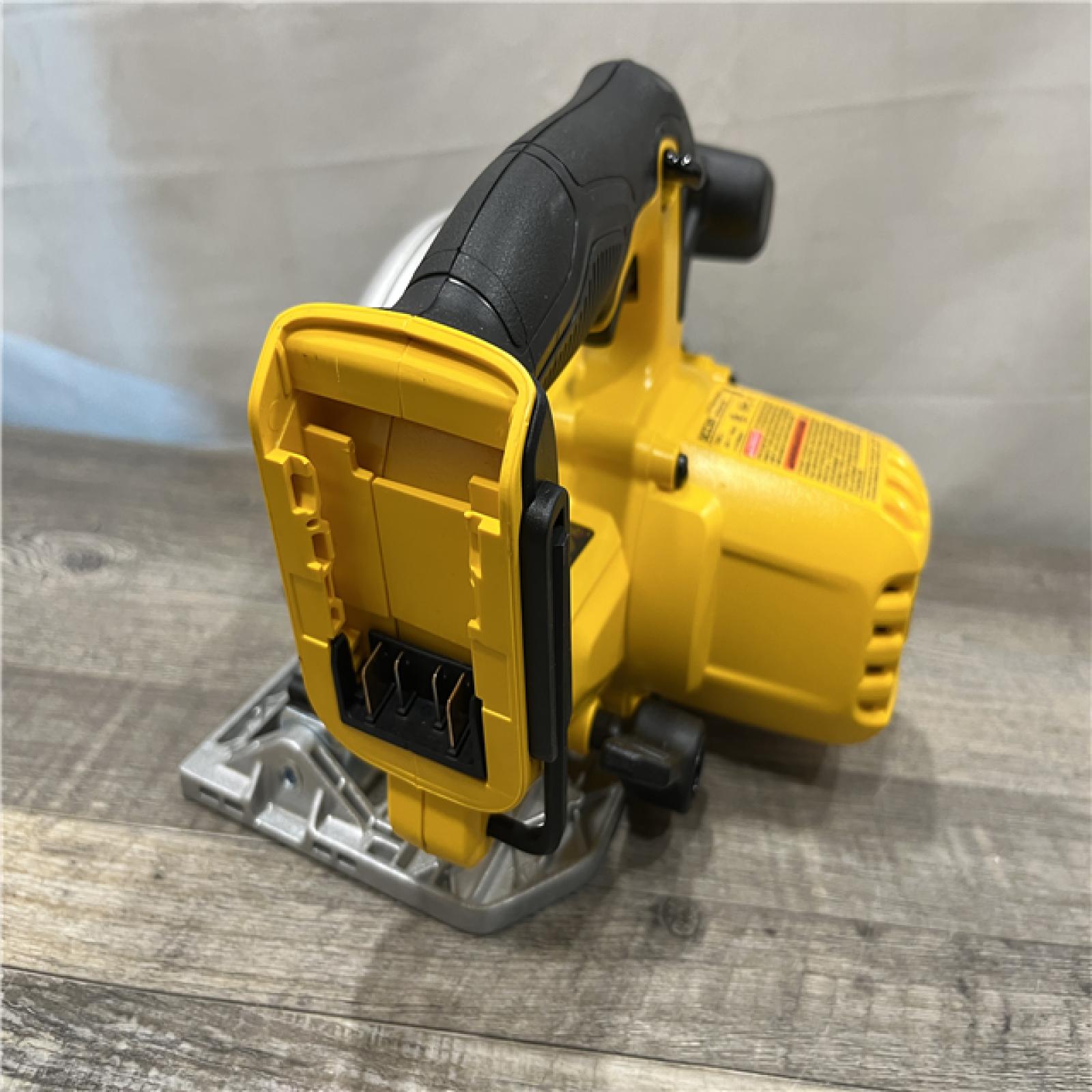 AS-IS DEWALT 6-1/2'' 165MM CIRCULAR SAW (Tool-Only)