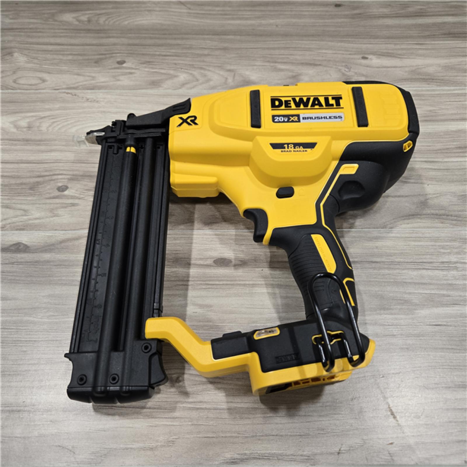GOOD! - DEWALT 20V MAX XR 18 Gauge Brad Nailer Kit