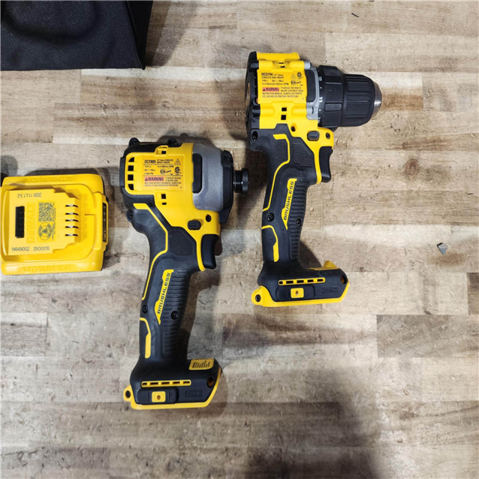 HOUSTON LOCATION - AS - IS DEWALT 2 TOOL COMBO KIT W/ (2) BATTERY & CHARGER