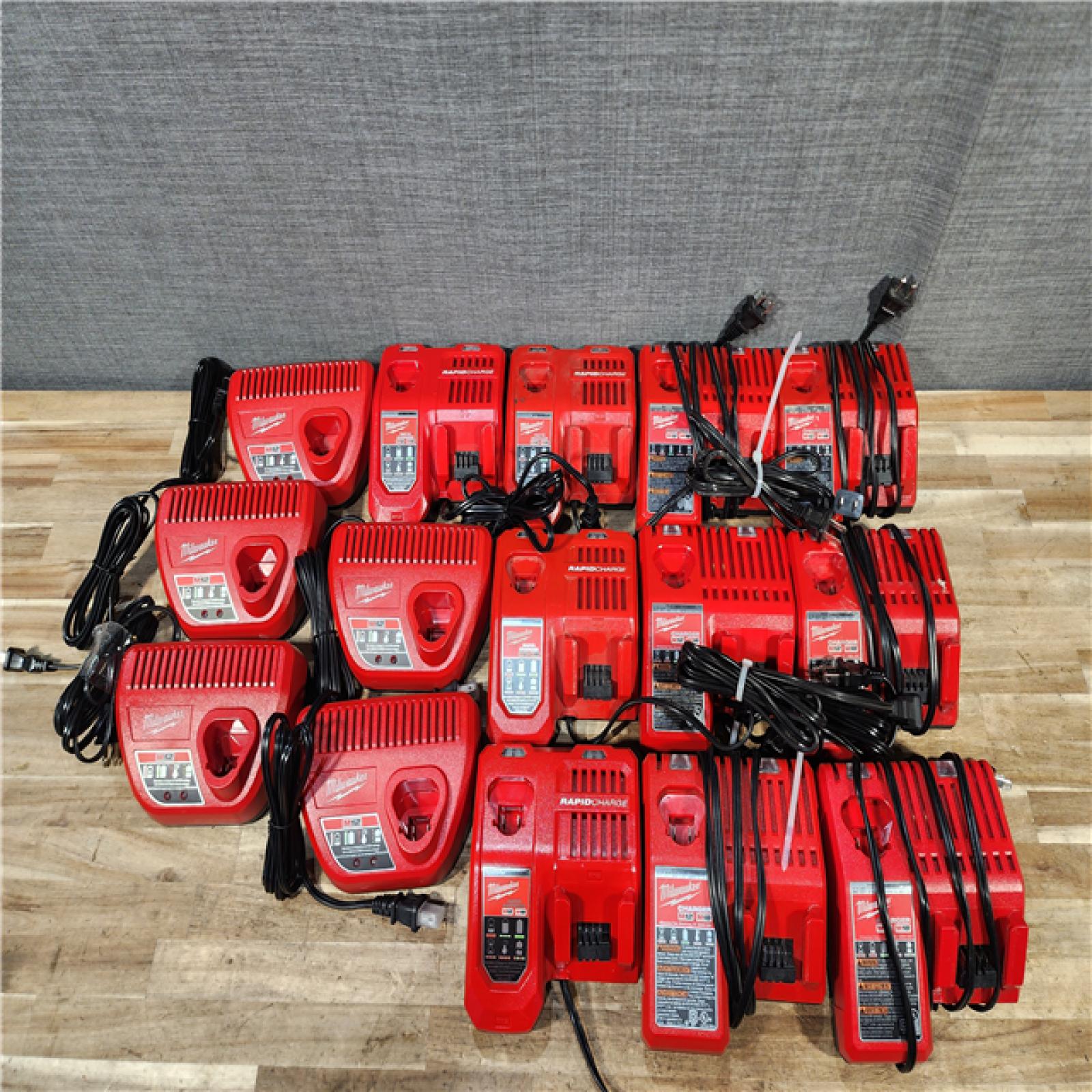 HOUSTON LOCATION - AS-IS MILWAUKEE BATTERY CHARGER PACK QTY - 15