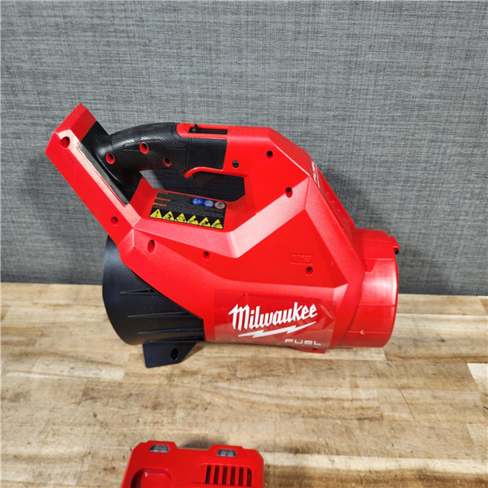 HOUSTON LOCATION - AS - IS Milwaukee FUEL 120 MPH 500 CFM 18V Brushless Cordless Battery Powered Leaf Blower Kit (NO BATTERY)