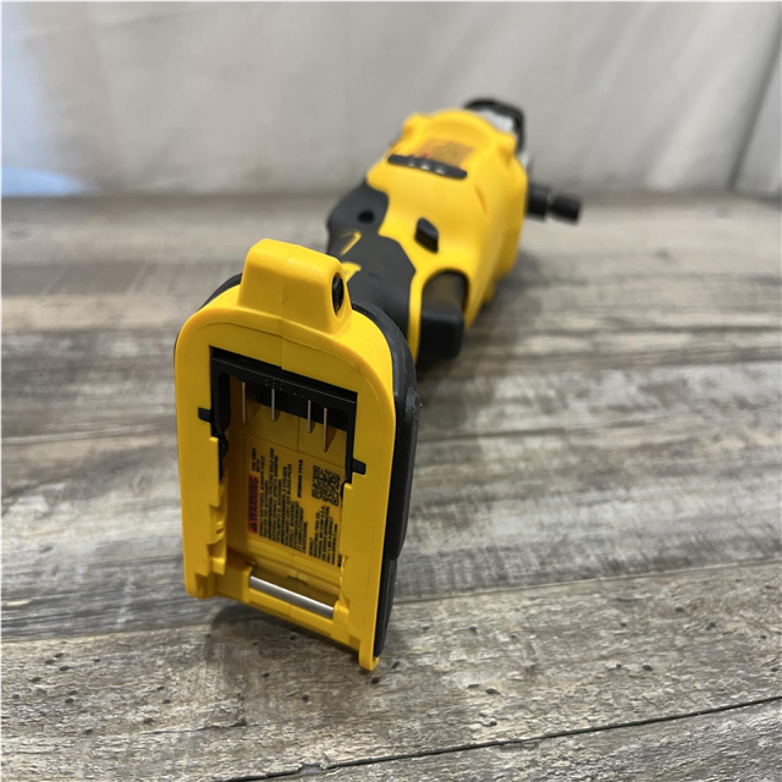 AS-IS DEWALT 20V MAX XR Cordless Brushless 7 in. Variable Speed Rotary Polisher Kit