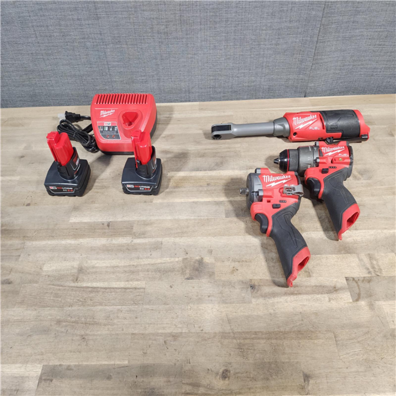HOUSTON LOCATION - AS-IS MILWAUKEE 3 TOOL COMBO KIT W/ (2) BATTERY & CHARGER